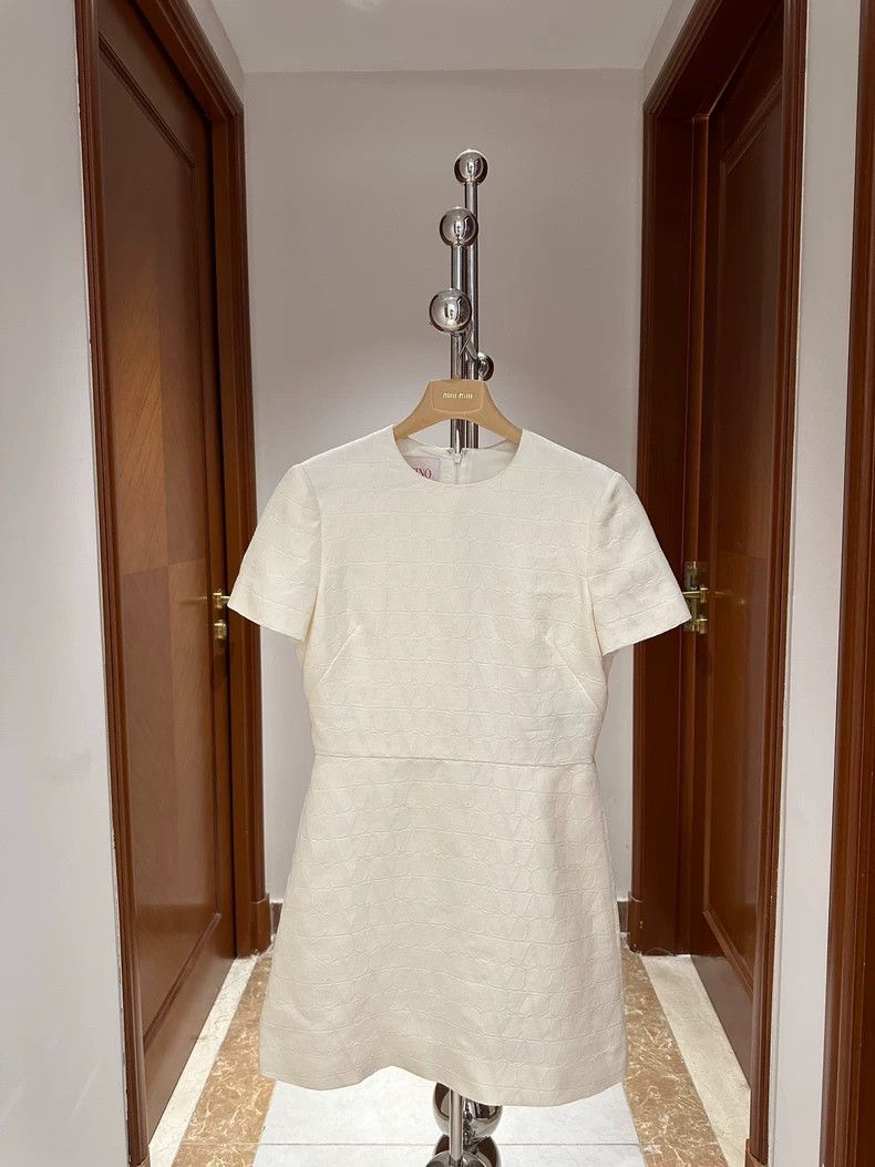 Valentino Valentino dress Size M / US 6-8 / IT 42-44 - 1 Thumbnail
