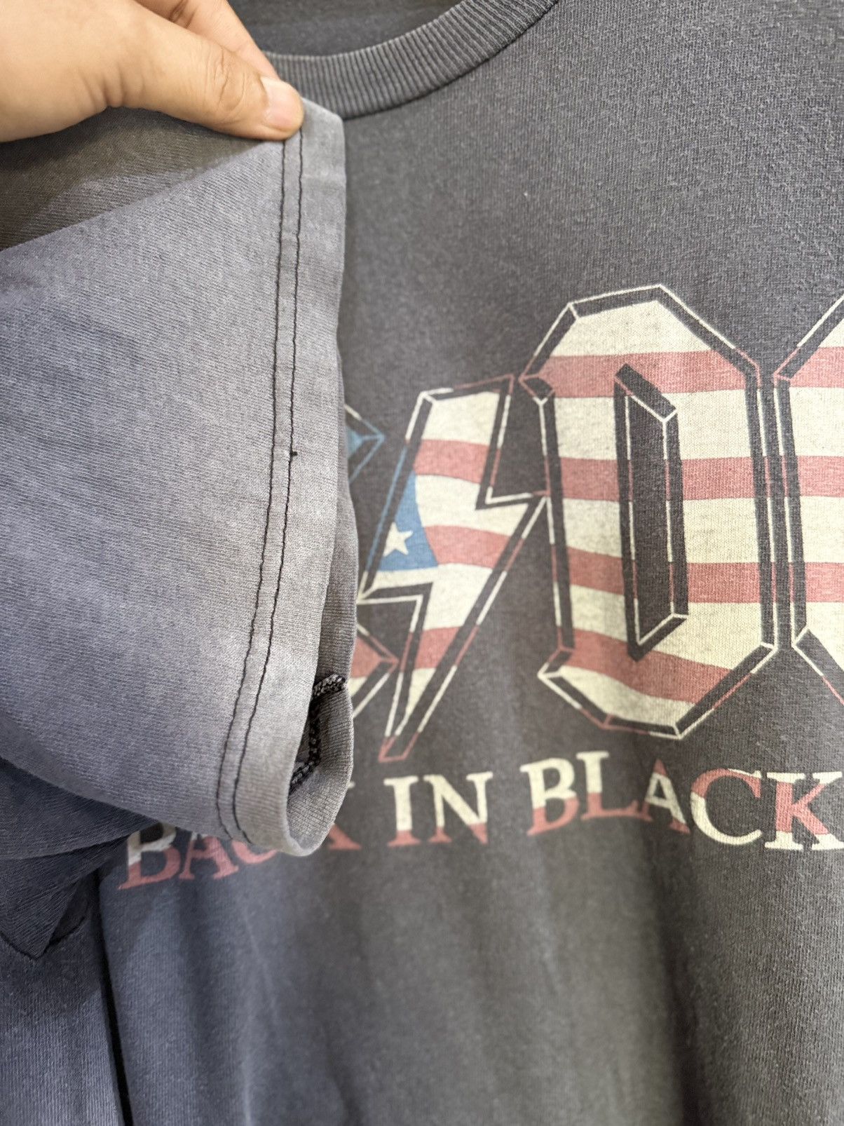 Vintage Thrashed Vintage ACDC Back In Black Promo Sun Faded Tee Size US XXL / EU 58 / 5 - 9 Thumbnail