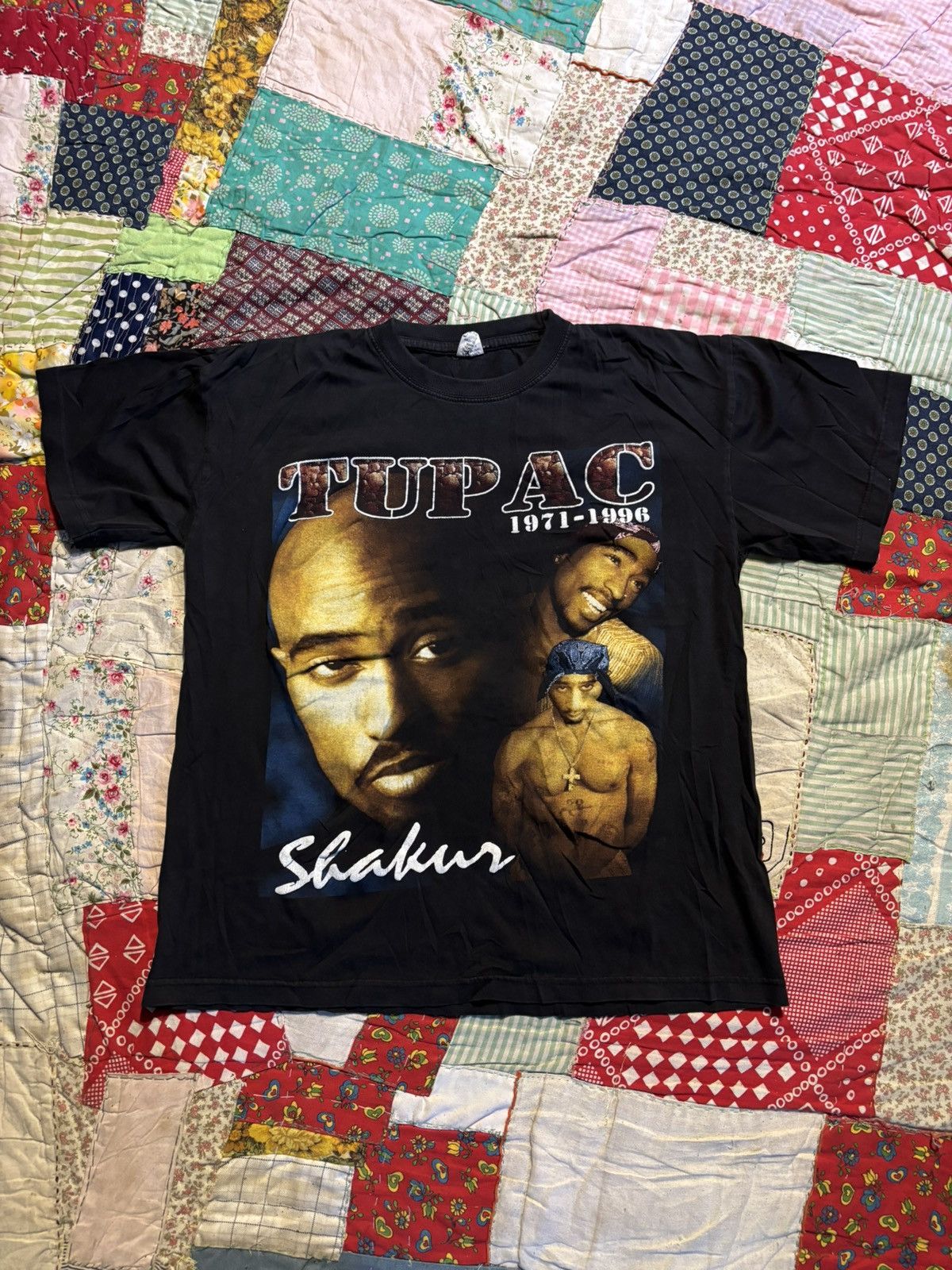 Vintage Vintage 90s Tupac Shakur Memorial Rap tee Size US XL / EU 56 / 4 - 1 Thumbnail