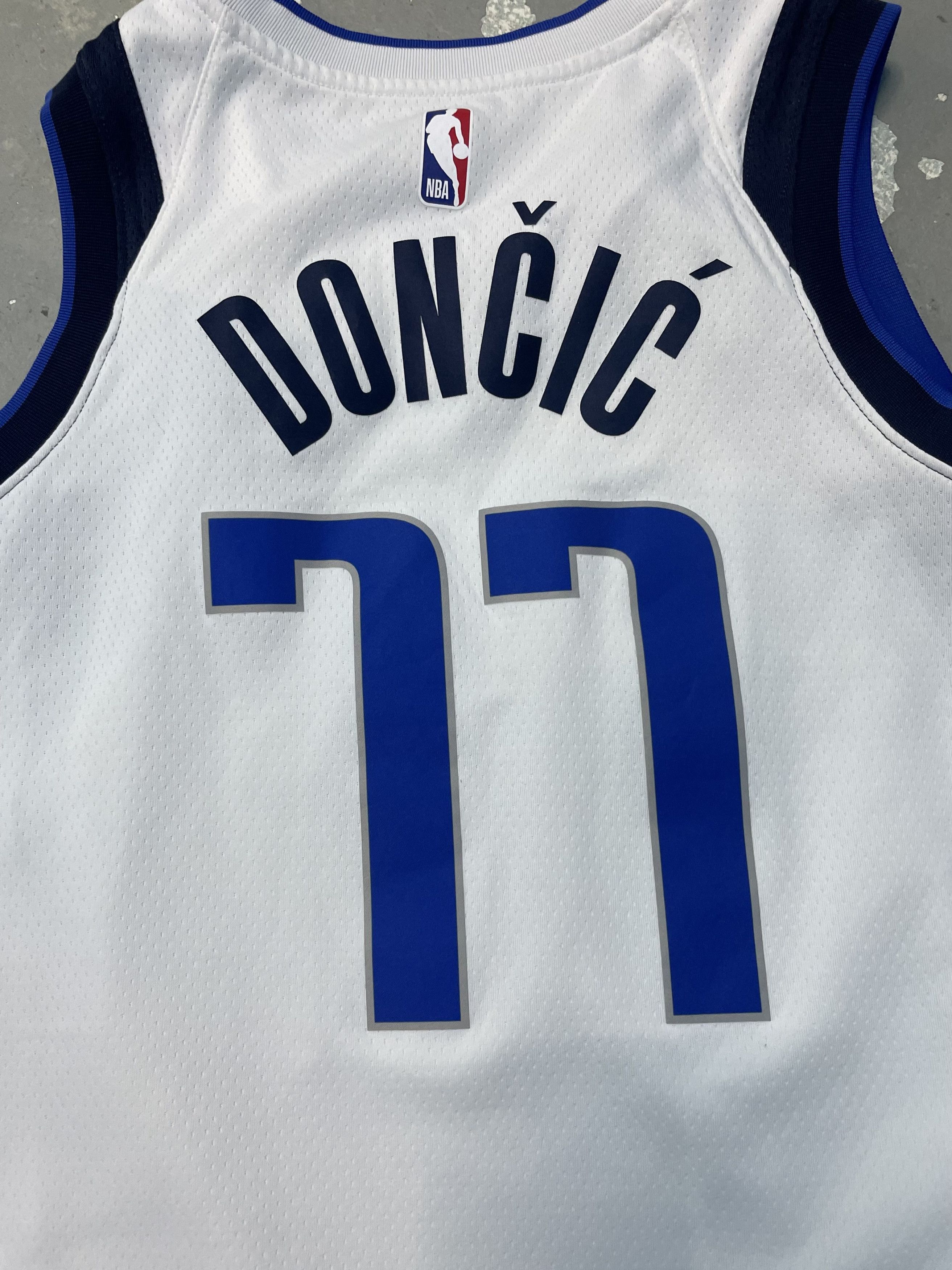 Nike Dallas Mavericks Luka Doncic #77 NBA Jersey