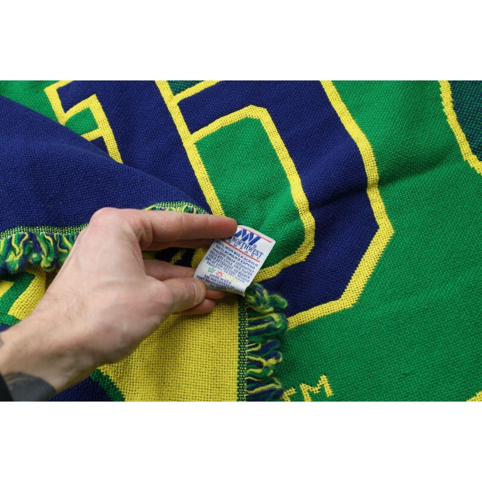 Vintage Vintage 90s All Over Print University of Notre Dame Blanket Size ONE SIZE - 5 Thumbnail