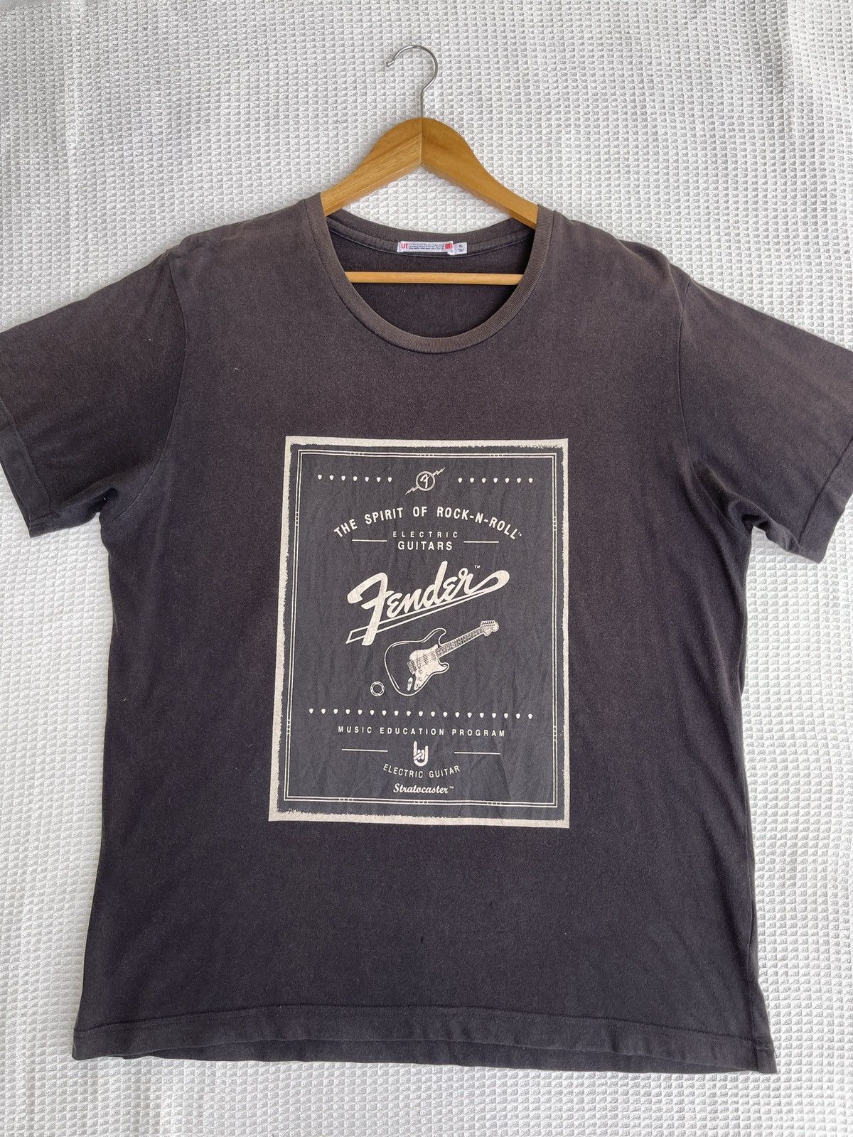 Last Drop🔥Sun Faded FENDER The Spirit Rock N Roll Guitar Tee