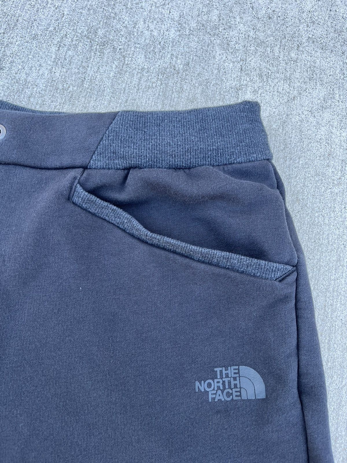 The North Face The North Face Shorts Size US 34 / EU 50 - 2 Thumbnail
