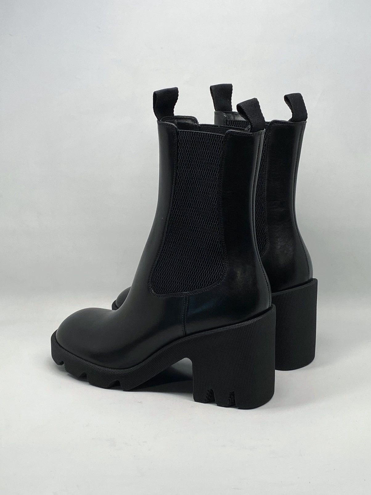 Burberry Burberry Elasticated-Panel Leather Heeled Boots size 37 Size US 7 / IT 37 - 7 Thumbnail