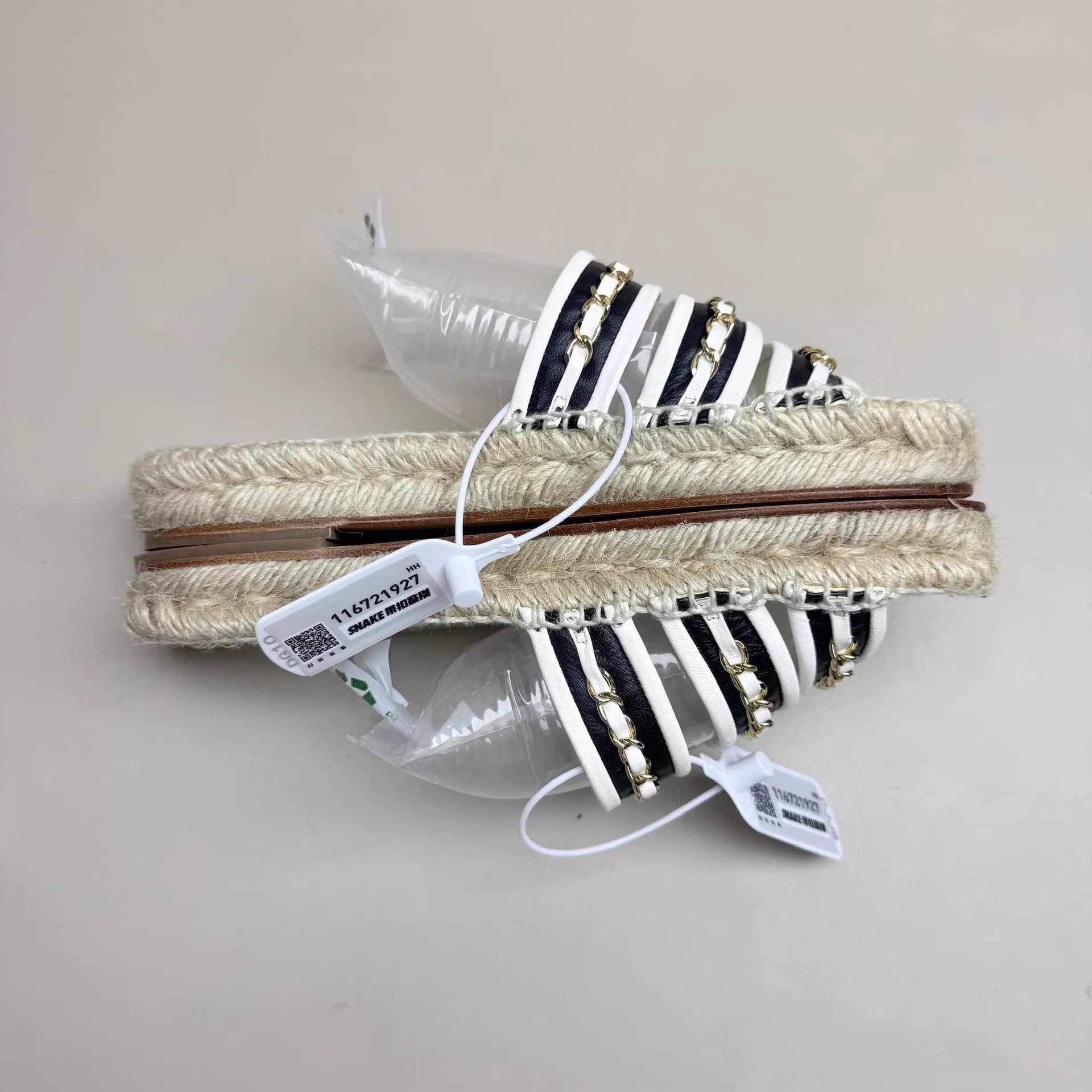 Chanel CHANEL Black & White Chain CC Slippers 36 Size US 5.5 / IT 35.5 - 4 Thumbnail