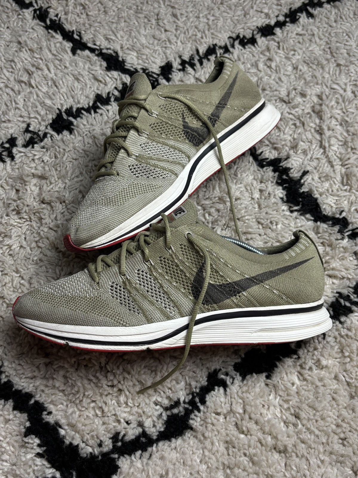 Nike Nike Flyknit Trainer Neutral Olive Low Sneakers Streetwear Size US 9.5 / EU 42-43 - 2 Thumbnail
