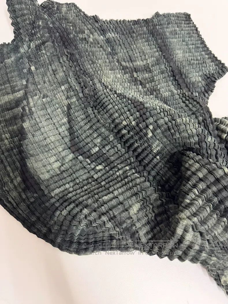 Issey Miyake Issey Miyake Main Line Ruched Turtleneck Short-Sleeve Top Size M / US 6-8 / IT 42-44 - 4 Thumbnail