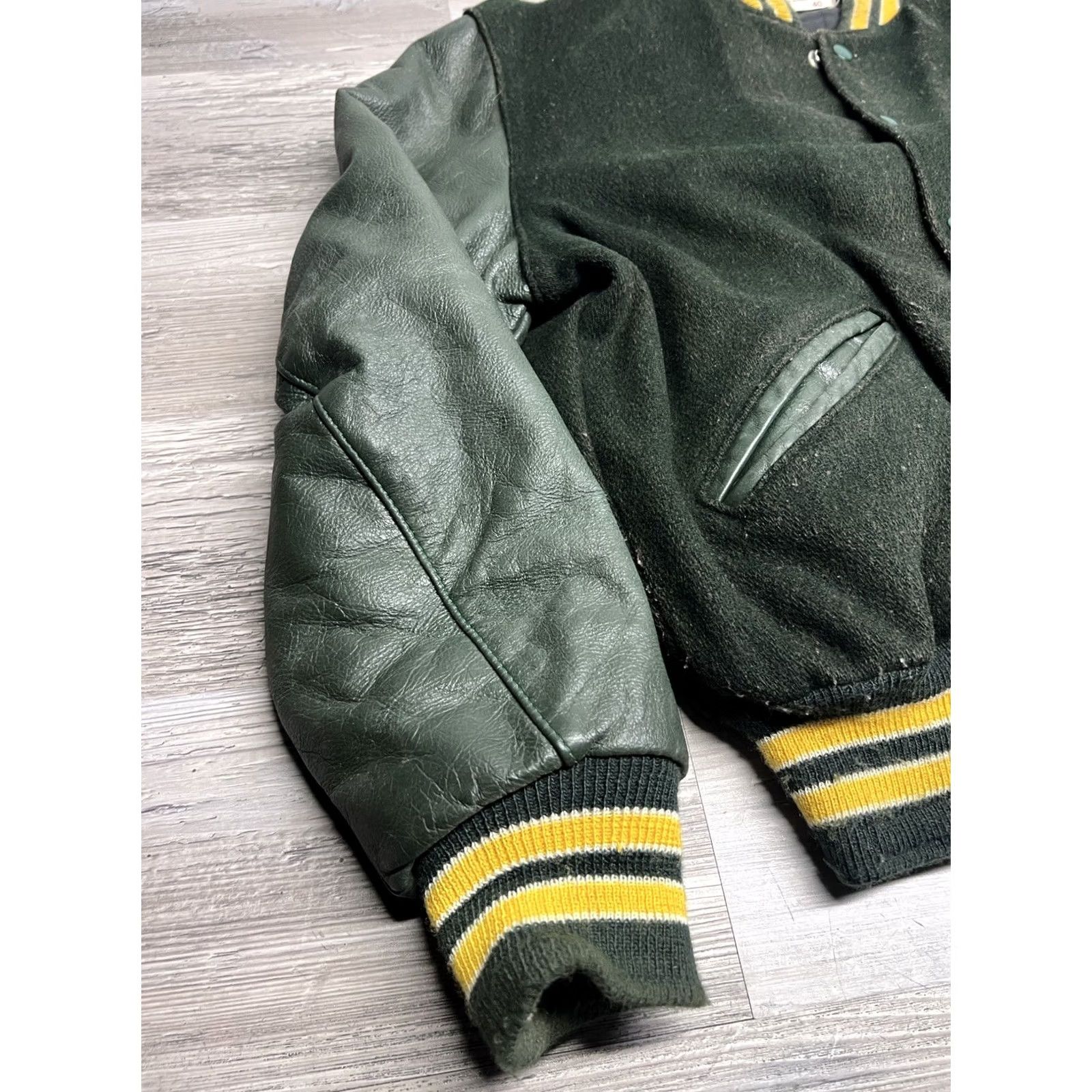 Vintage DeLONG Varsity Jacket Wool / Leather ISA Made Green Yellow Green Bay Packers 40 Mens Jacket Vintage 70s 80s 90s Size US XXS / EU 40 - 3 Thumbnail