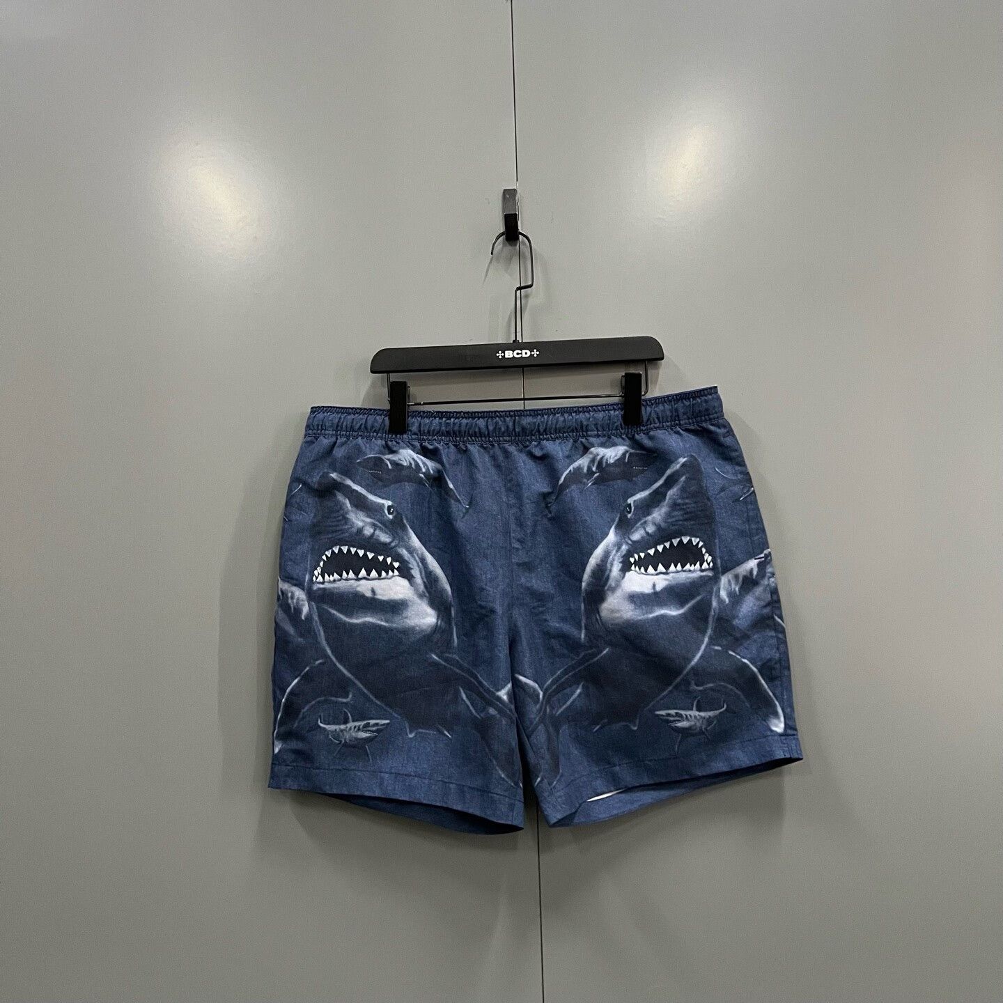 Burberry Burberry Shark Shorts 32 Men Size US 32 / EU 48 - 1 Thumbnail