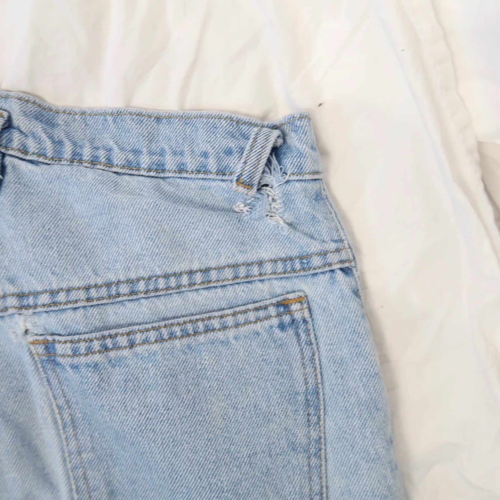 Vintage VINTAGE Sasson Jeans 90s Light Wash Blue Denim High Rise Mom Jeans 28" Waist 26" Inseam 100% Cotton Womens Size 28" / US 6 / IT 42 - 5 Thumbnail