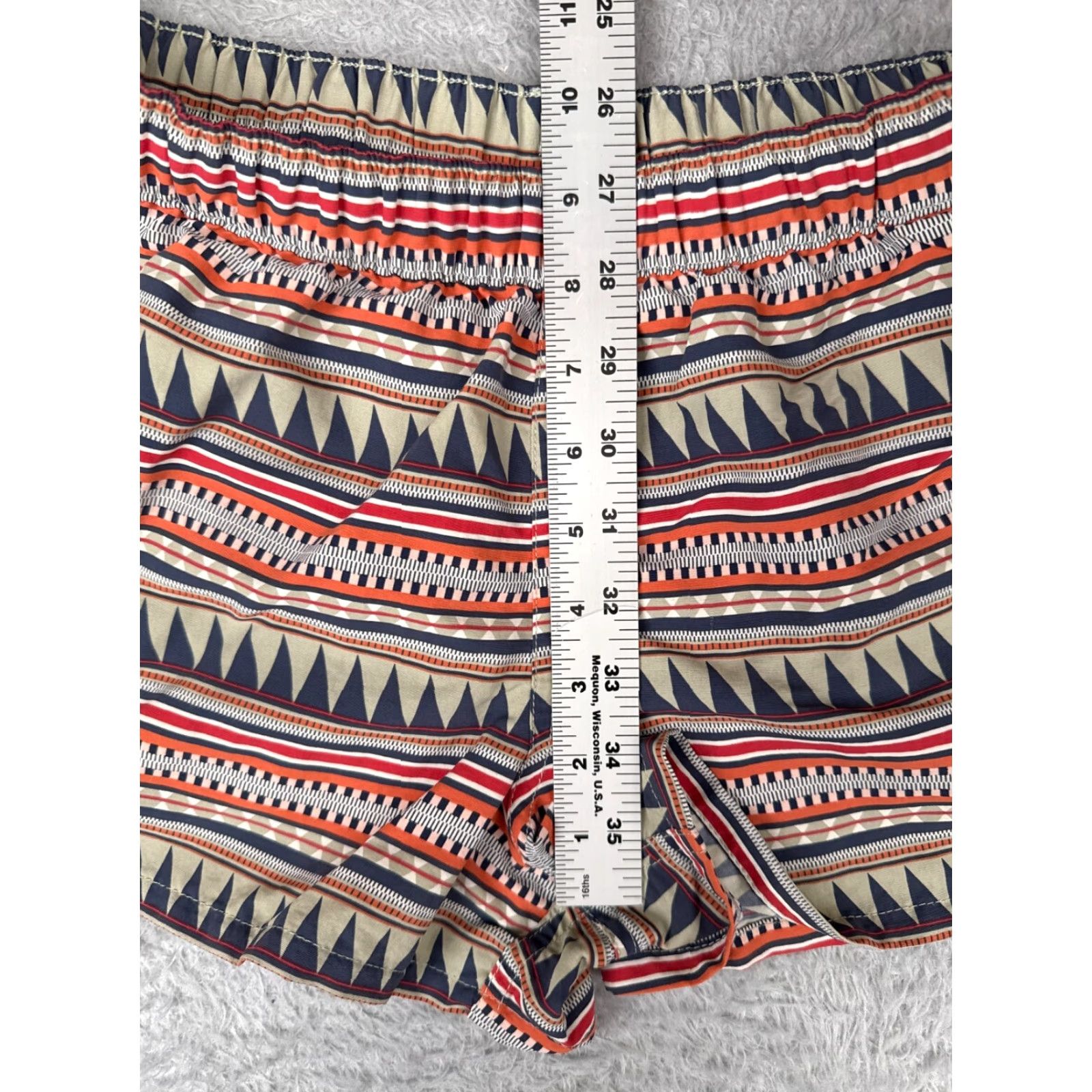Patagonia Patagonia Shorts Women Medium Red Beige Tribal Southwest Pattern Baggies 2.5" Vintage No Size 32" / US 10 / IT 46 - 7 Thumbnail