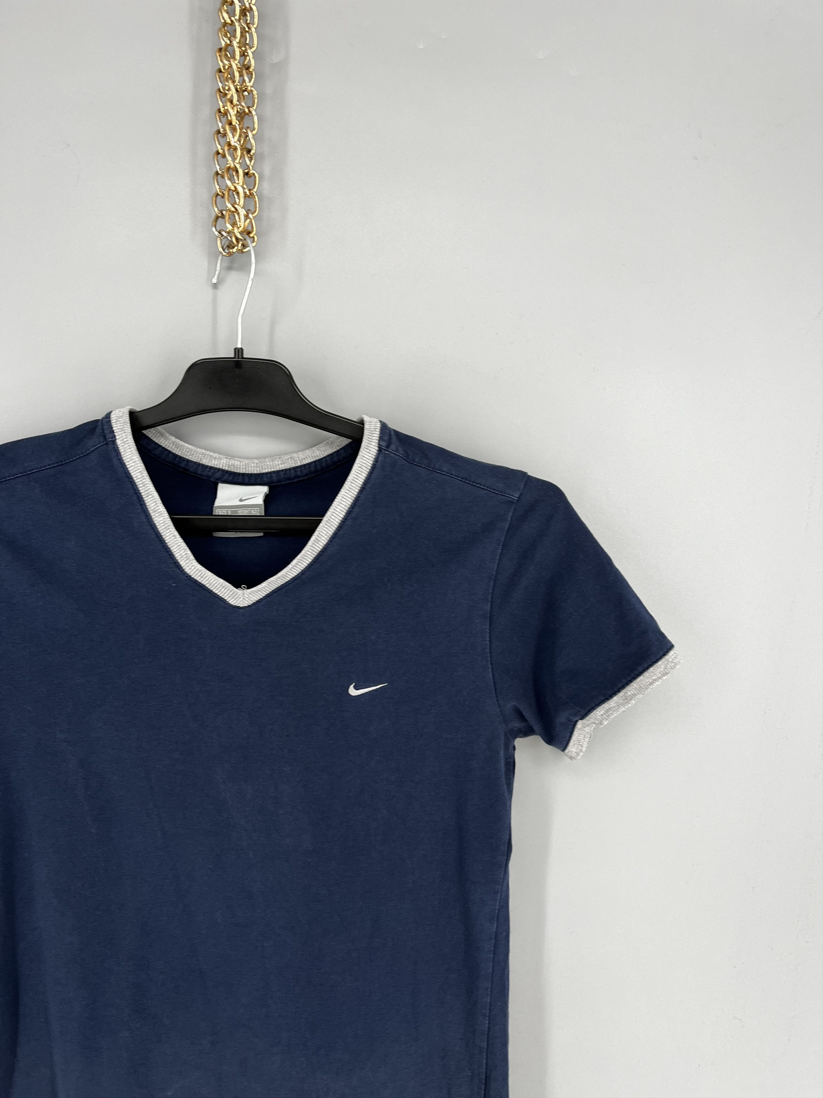 Nike Vintage 90s Nike Big Logo Faded T-shirt Streetwear Style Size S / US 4 / IT 40 - 5 Thumbnail