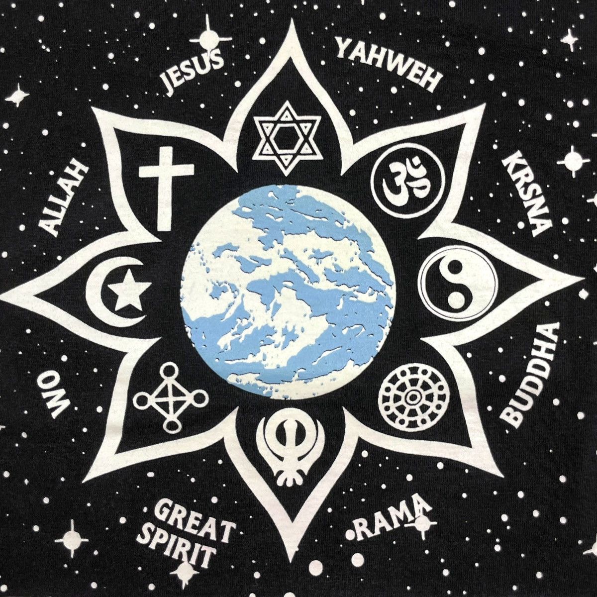 Vintage Vintage 90's "One God One Planet One People" Tee Size US L / EU 52-54 / 3 - 4 Thumbnail