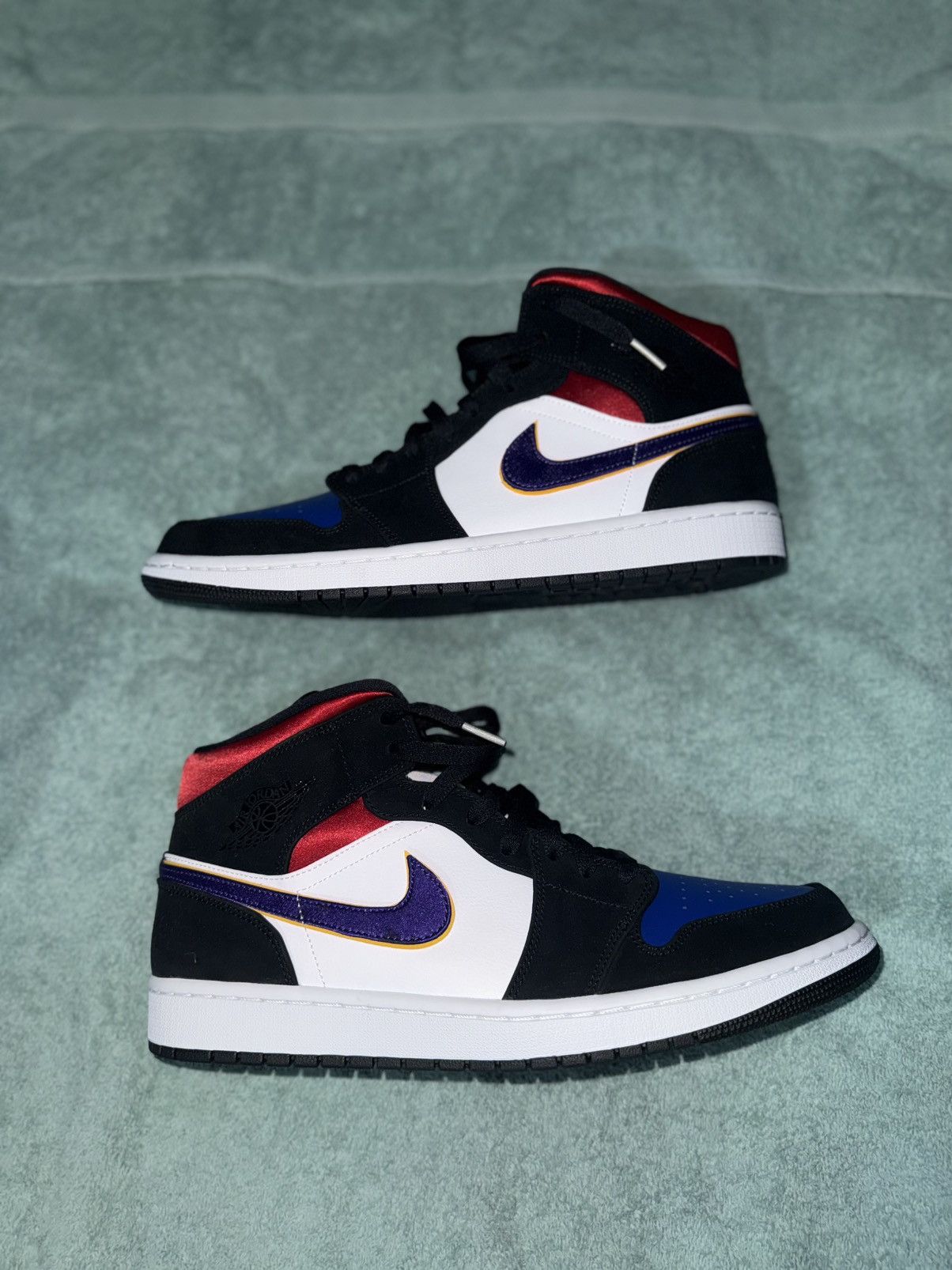 Jordan Brand Air Jordan 1 Mid SE Size US 13 / EU 46 - 2 Thumbnail