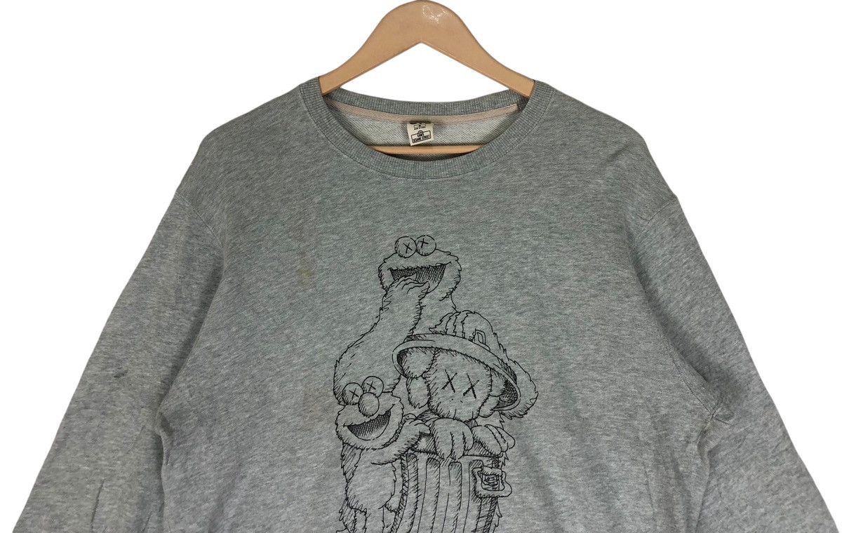 Kaws × Uniqlo Uniqlo x Kaws Sesame Street Sweatshirt Size US M / EU 48-50 / 2 - 3 Thumbnail