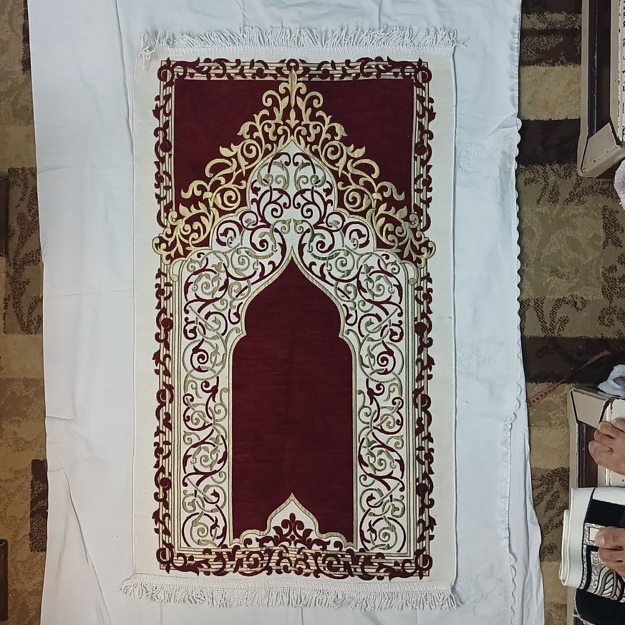 Vintage Luxury Islamic Prayer Rug Velvet Prayer egyptian Materials Size ONE SIZE - 2 Thumbnail