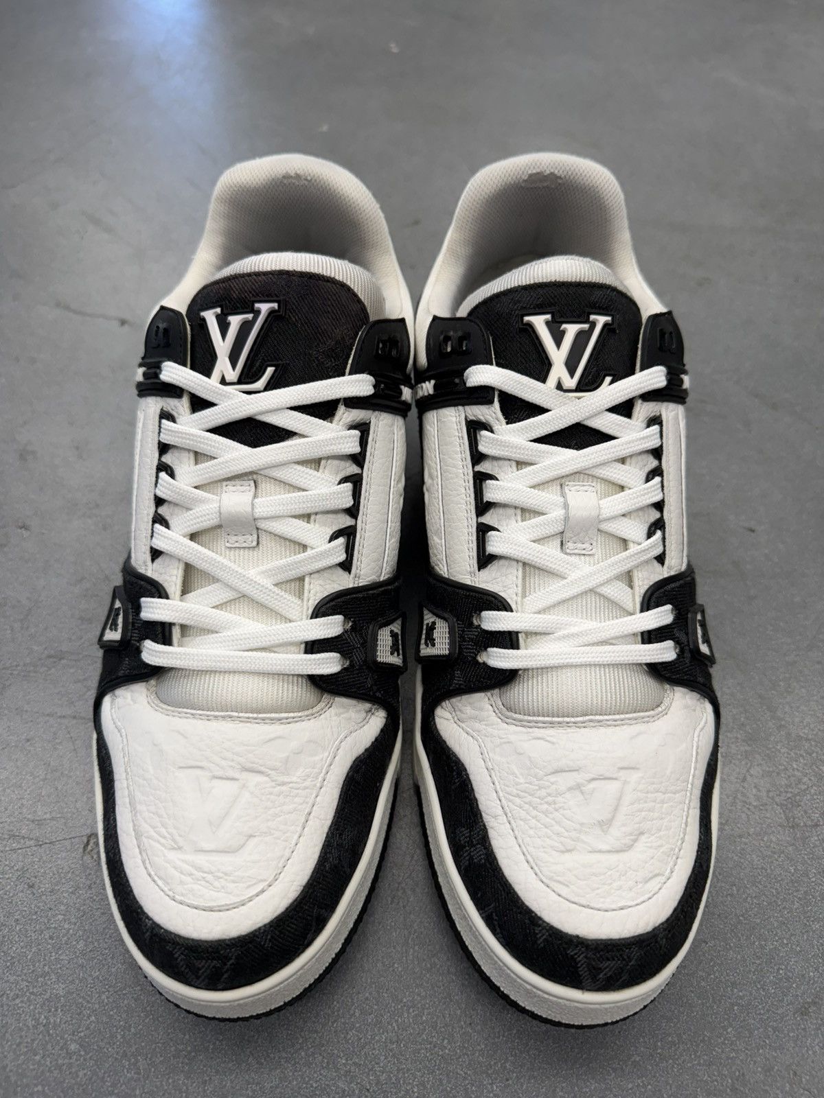 Louis Vuitton Louis Vuitton LV Trainer White Black Size LV 8.5 / US 9.5 Size US 9.5 / EU 42-43 - 11 Thumbnail