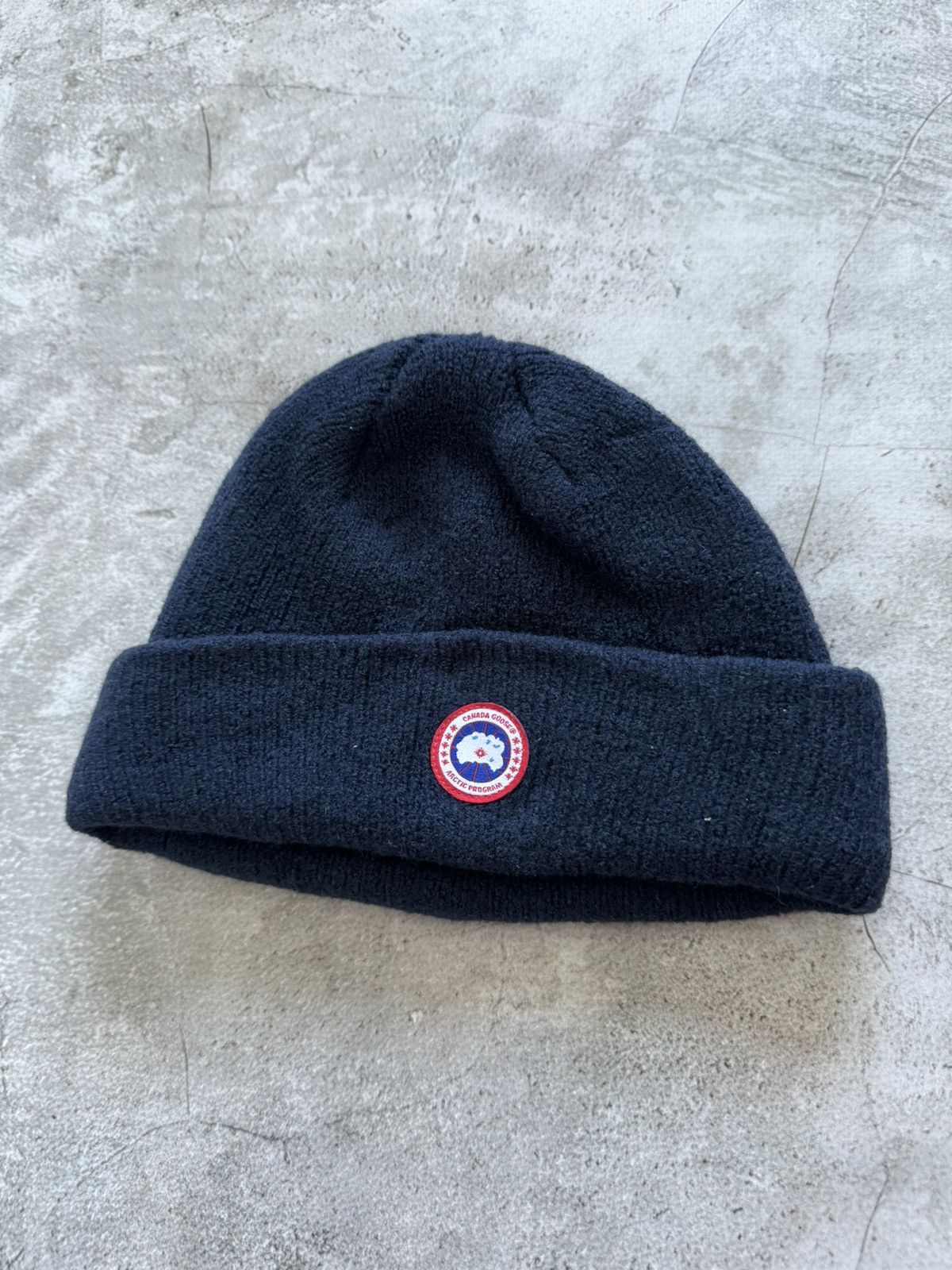 Canada Goose Vibrant Blue Ribbed Knit Beanie CANADA GOOSE Logo-Appliquéd Ribbed Wool Beanie for Men | MR  main image 2