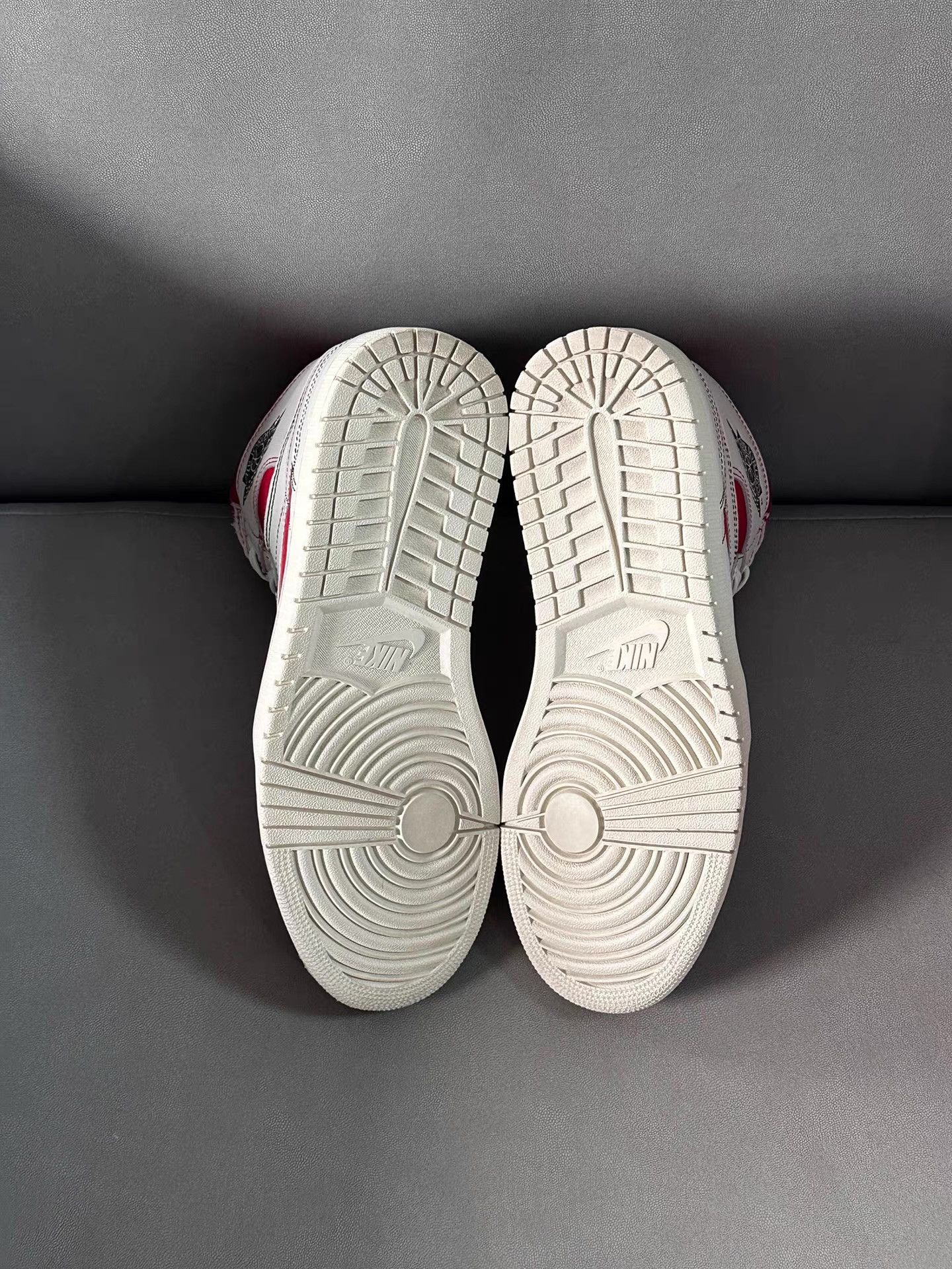 Nike Air Jordan 1 Bugs Bunny Ｑ20 Size US 10 / EU 43 - 4 Thumbnail