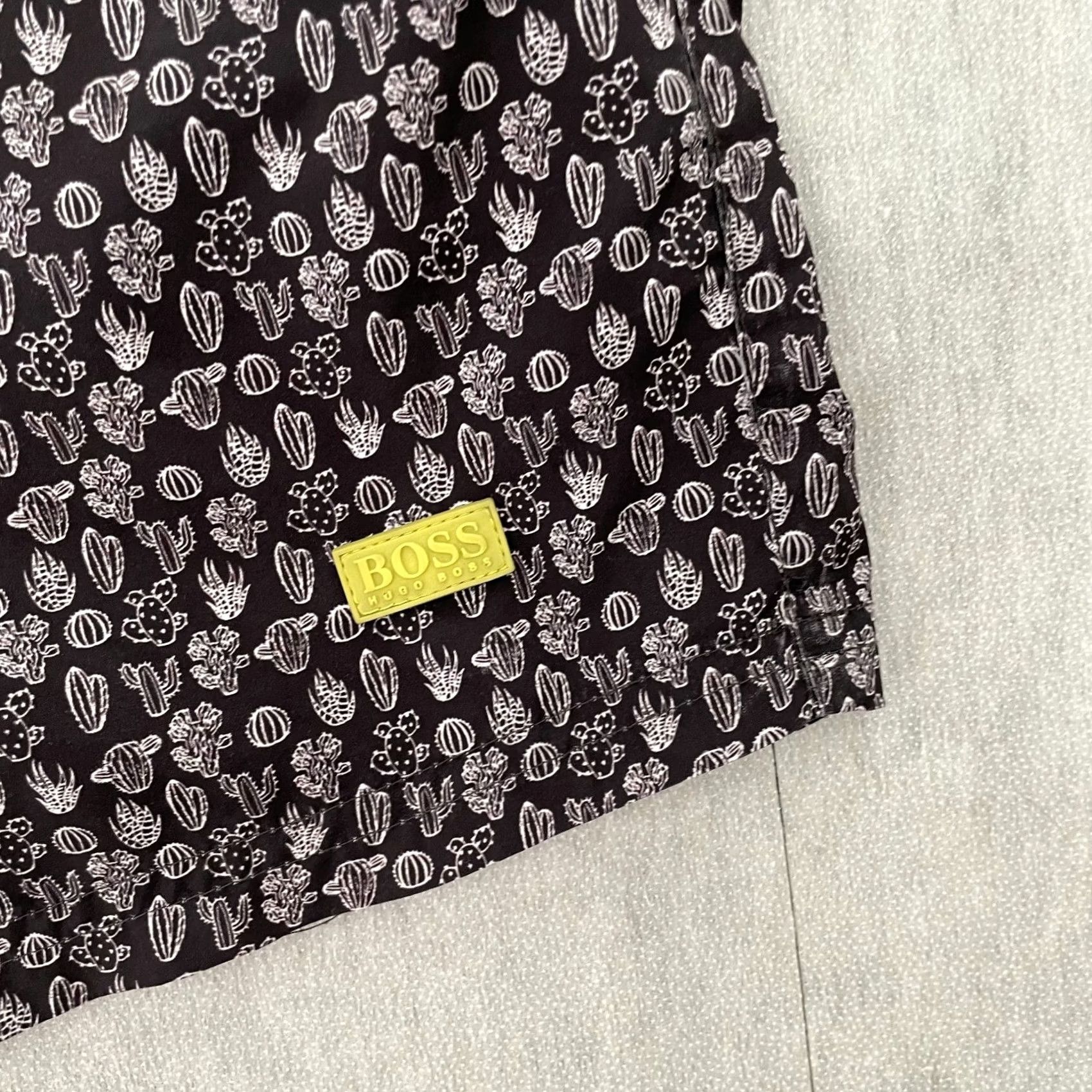 Hugo Boss HUGO BOSS Shorts Mens L Black Cactus All Over Print Swim Trunks Lined Men Size US 33 - 3 Thumbnail