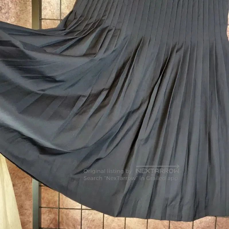 Givenchy Givenchy Black Wool Pleated Skirt . Size 23" - 8 Thumbnail