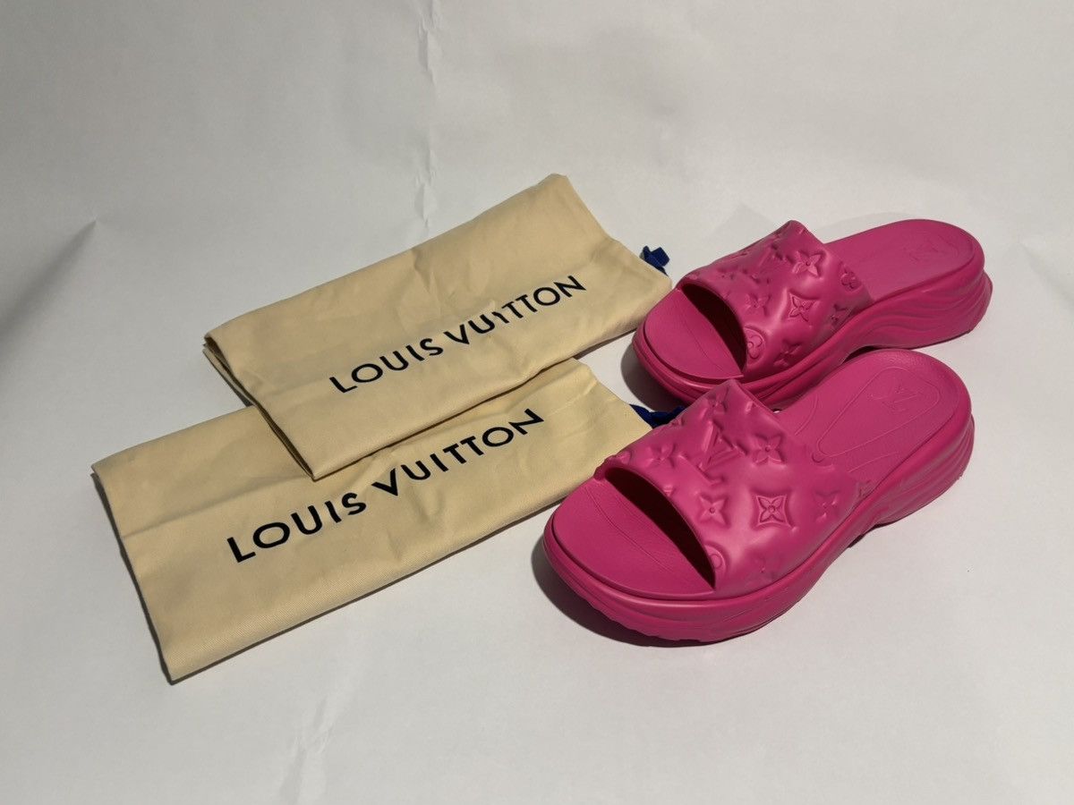 Louis Vuitton Louis Vuitton “Pool Flat Comfort Mule” Size US 10 / IT 40 - 1 Thumbnail
