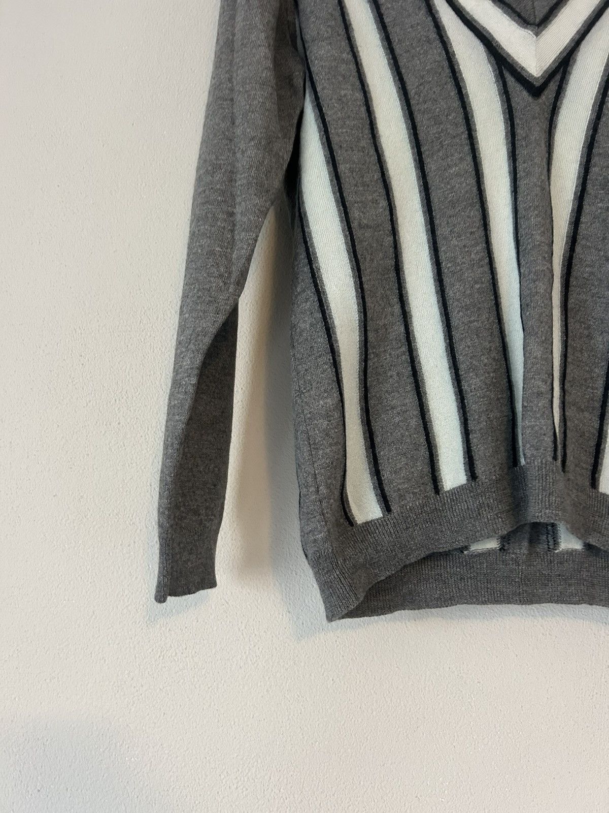 Gucci Gucci Striped V-Neck Sweater in Cashmere, Wool & Silk Size US S / EU 44-46 / 1 - 5 Thumbnail