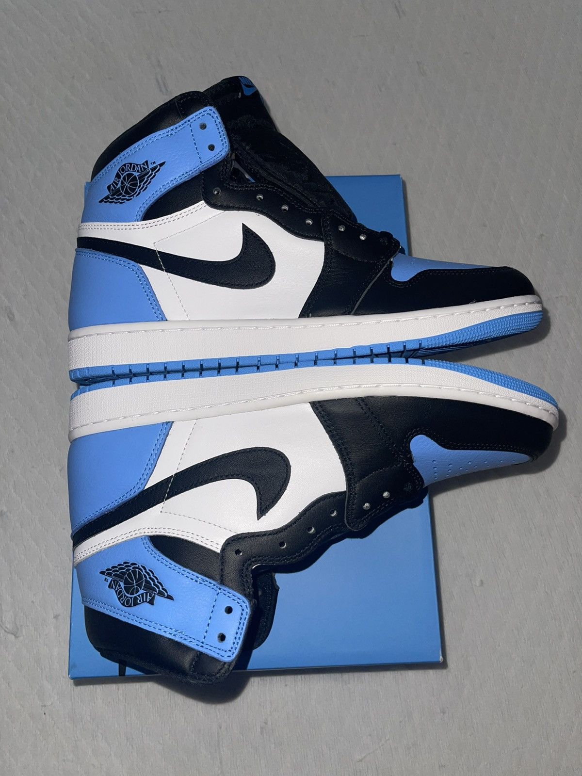 Jordan Brand Air Jordan 1 Retro High OG UNC TOES DS Size US 10.5 / EU 43-44 - 3 Thumbnail