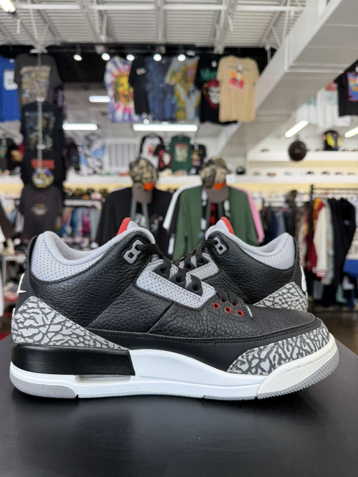 Jordan Brand Jordan 3 Black Cement Size 8.5 (2018) Size US 8.5 / EU 41-42 - 3 Thumbnail