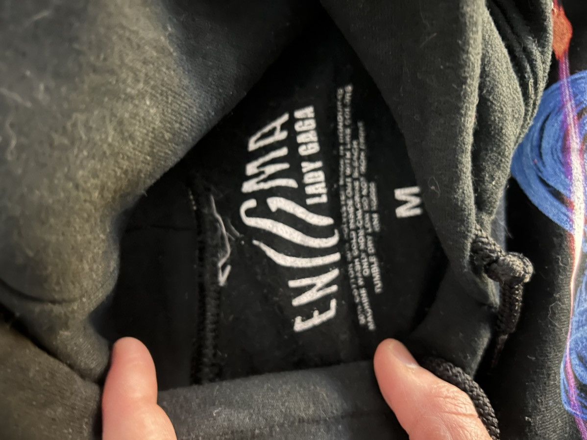 Gildan Lady Gaga Enigma Tour Merch 2019 Size US M / EU 48-50 / 2 - 3 Thumbnail