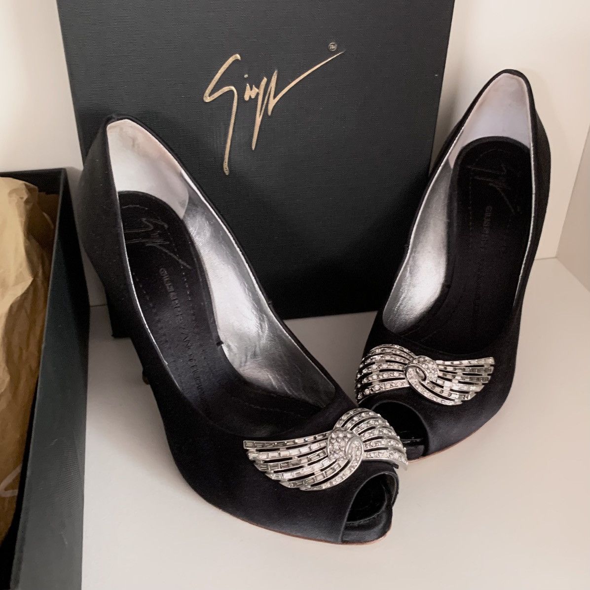 Giuseppe Zanotti Giuseppe Zanotti crystal bow black satin pumps Size US 6 / IT 36 - 1 Thumbnail