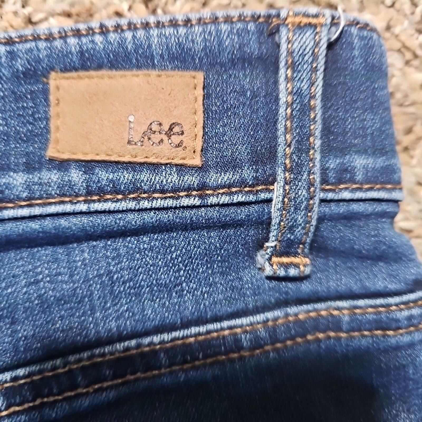 Lee Lee Regular Straight MidRise Flex Motion 8 Jeans Floral Size 30" / US 8 / IT 44 - 9 Thumbnail