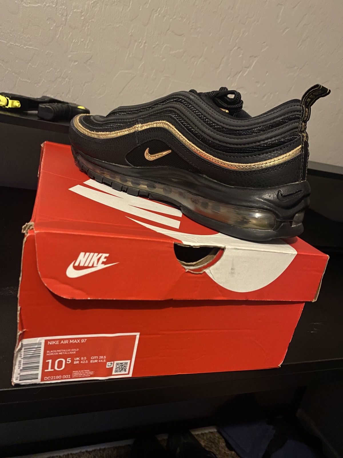 Nike Nike Air Max 97 Black Metallic Gold Size US 10.5 / EU 43-44 - 2 Thumbnail