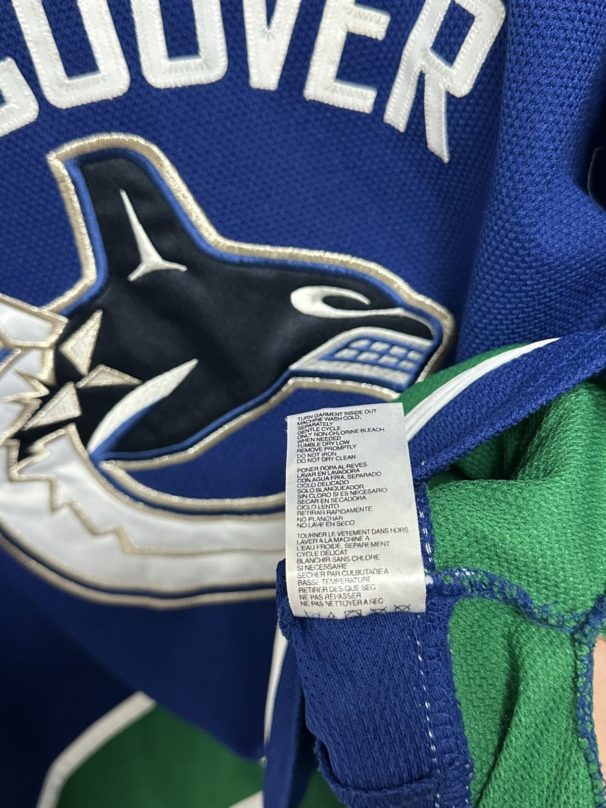 Reebok Vancouver Canucks Reebok Youth XL Hockey Jersey Size US S / EU 44-46 / 1 - 8 Thumbnail