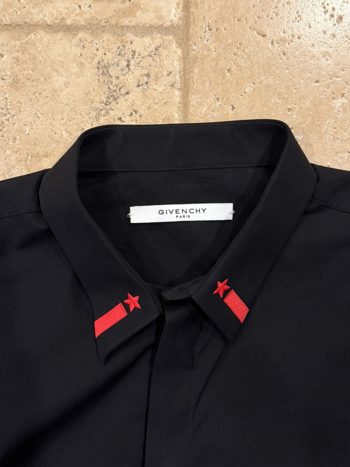 Givenchy Givenchy Red Star Embroidered Collared Black Button Up Shirt Size US L / EU 52-54 / 3 - 7 Thumbnail