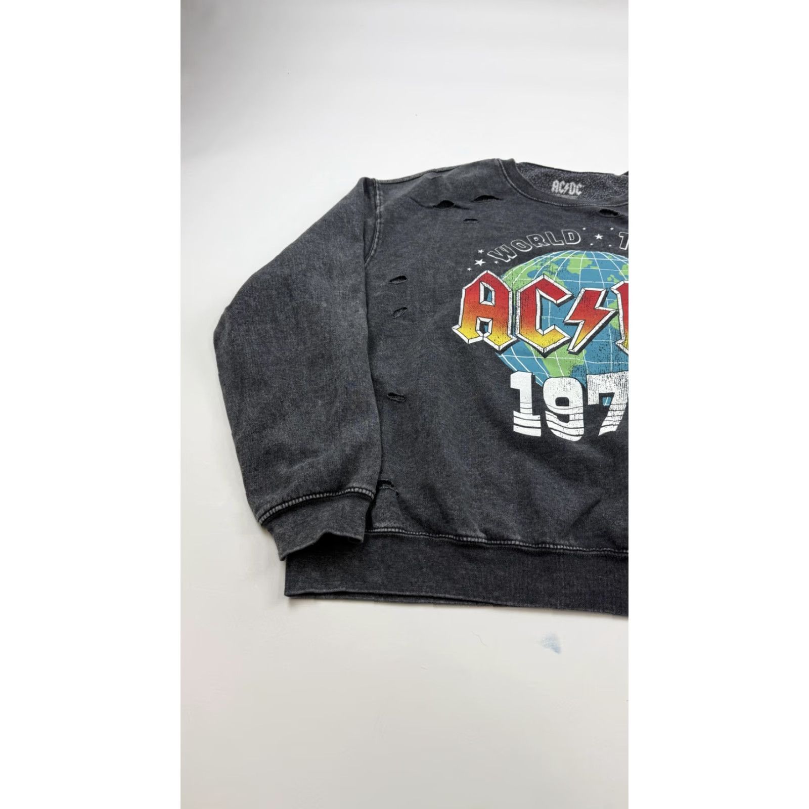 Vintage AC/DC World Tour Sweatshirt Womens 3XL Black 1979 Band Distressed Pullover Rock Shirt Size XXL / US 16-18 / IT 52-54 - 2 Thumbnail