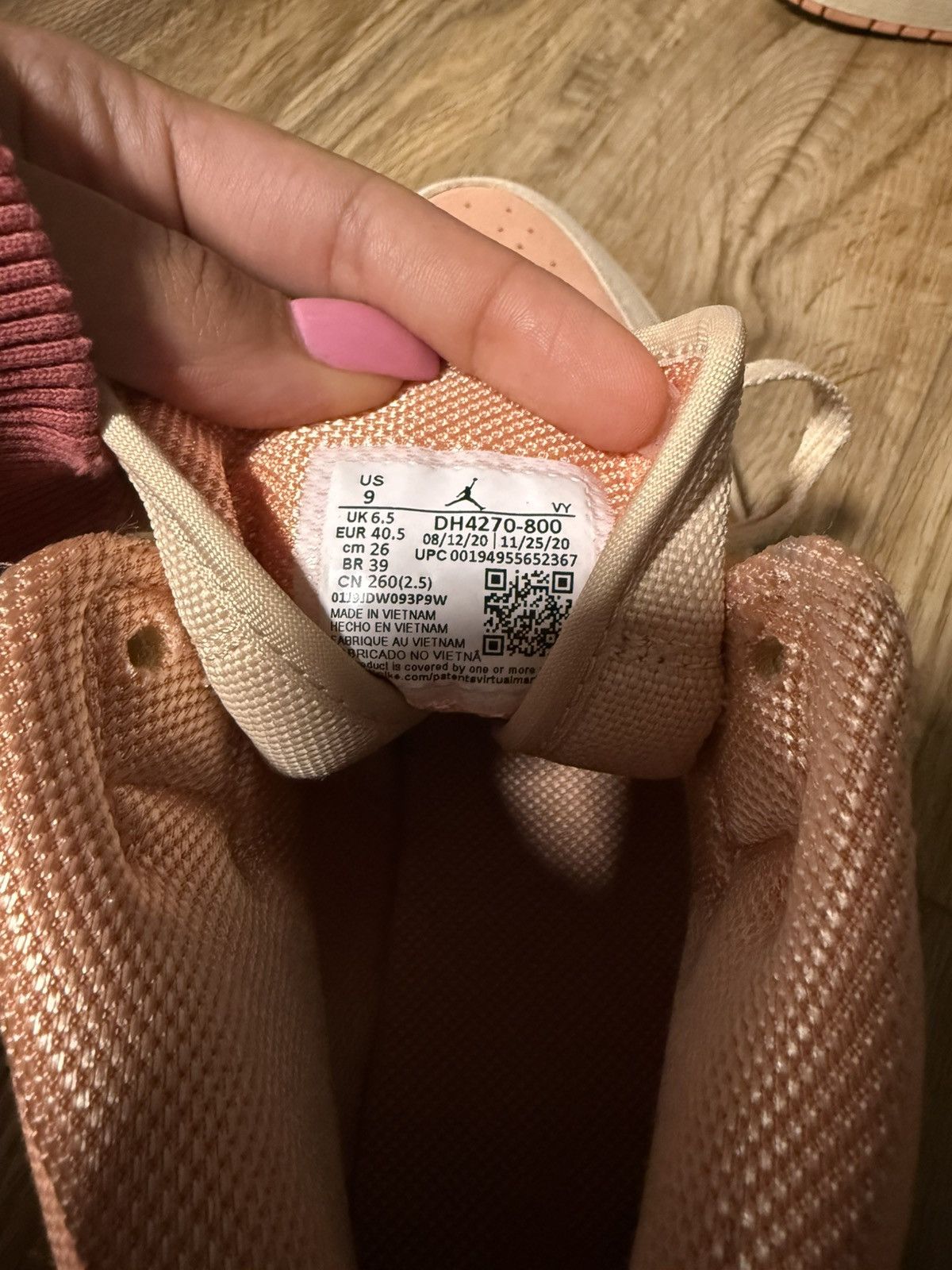 Nike 2021 Wmns Air Jordan 1 Mid 'Apricot' Size US 9 / IT 39 - 6 Thumbnail