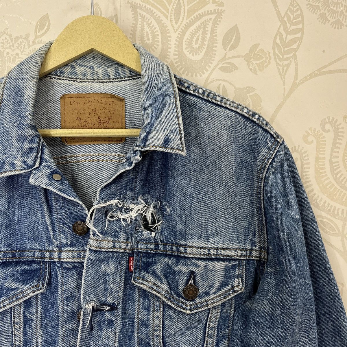 LVC × Levi's Vintage Clothing × Vintage Vintage Levis Trucker Denim Jacket Distressed Skull Patches Size US M / EU 48-50 / 2 - 6 Thumbnail
