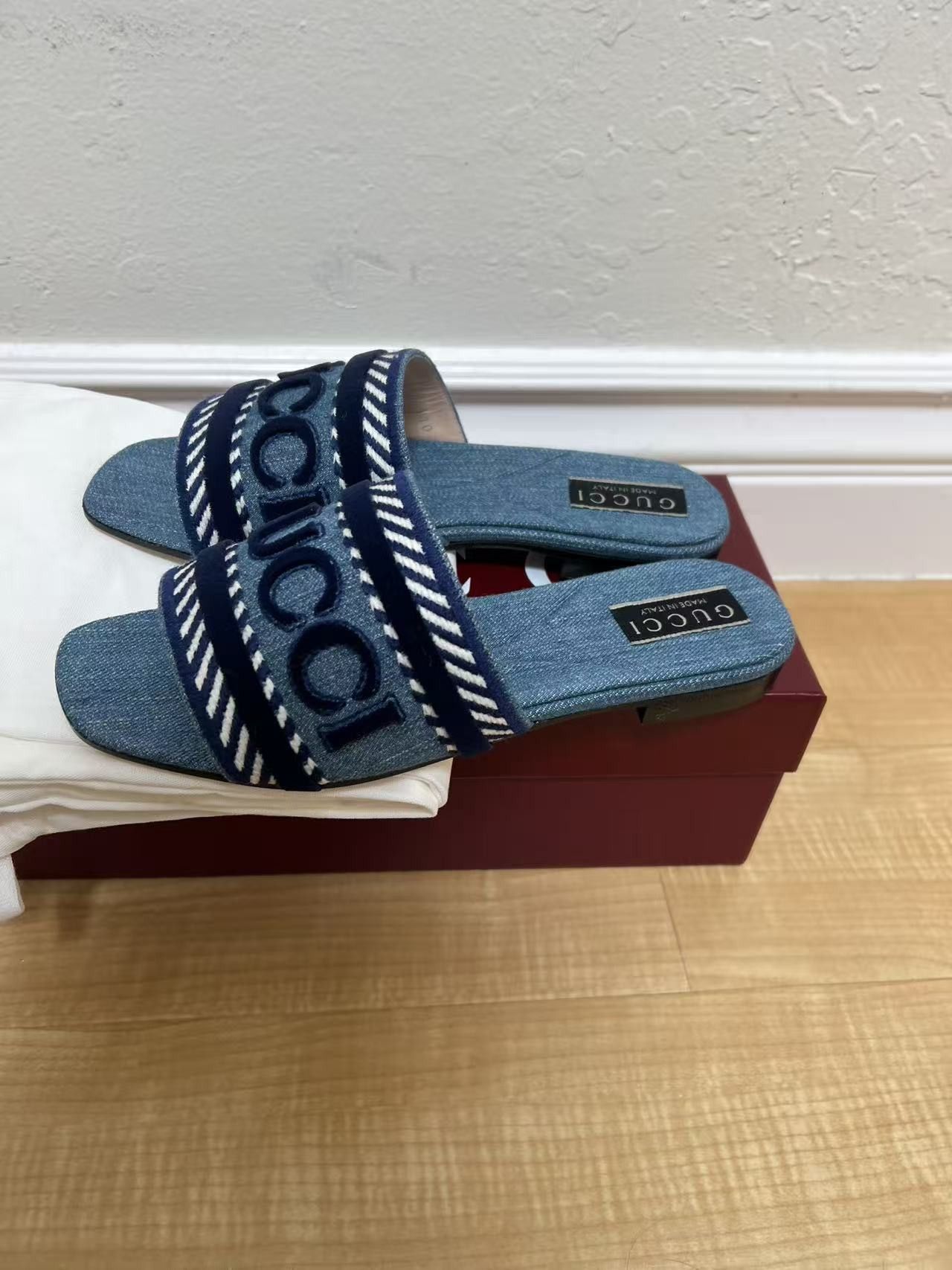 Gucci Gucci Women's Logo Denim Slide Sandals Size US 7 / IT 37 - 7 Thumbnail
