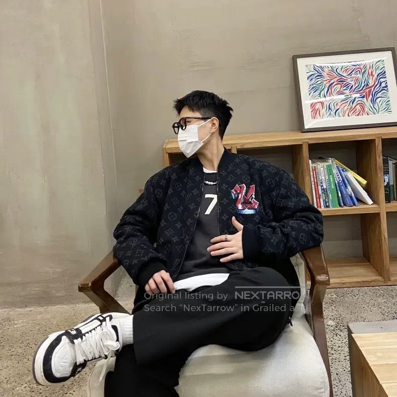 Louis Vuitton Louis Vuitton Black presbyopic full-print knit zip jacket Size US S / EU 44-46 / 1 - 6 Thumbnail