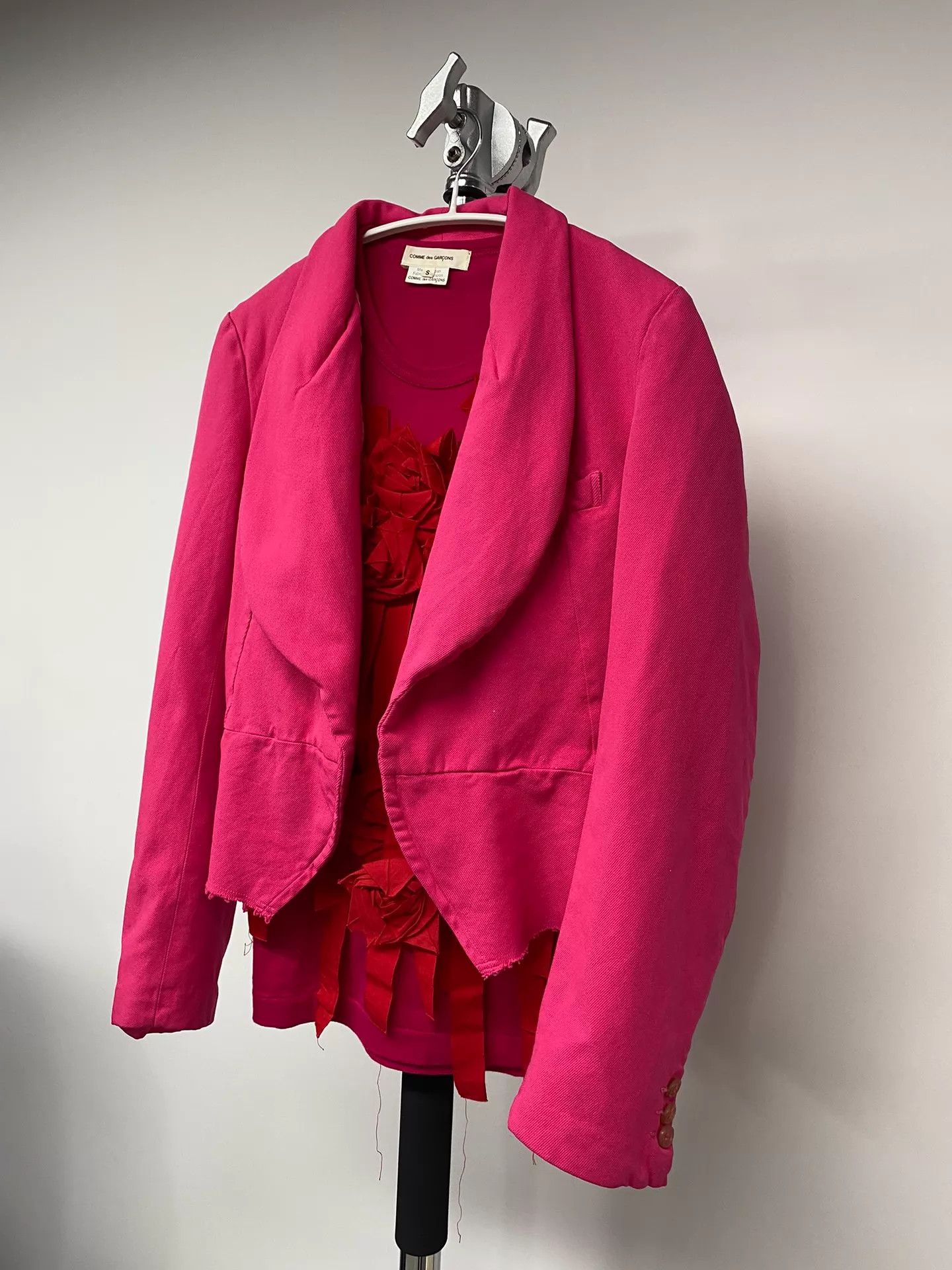 Comme des Garcons Comme des Garcons Heart Neck Fuchsia Blazer Size S / US 4 / IT 40 - 2 Thumbnail