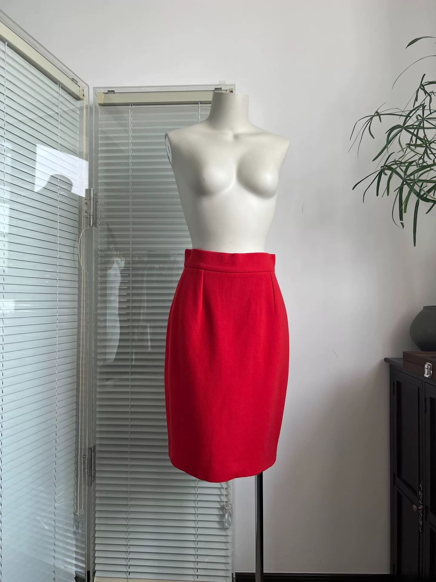 Moschino MOSCHINO Red Vintage Midi Skirt Size 38" / US 16 / IT 52 - 1 Thumbnail