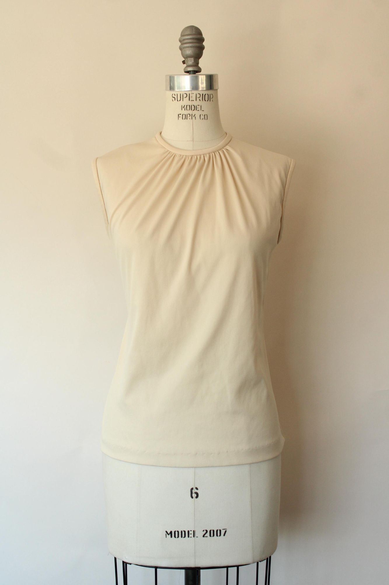 Vintage Vintage 1970s 1980s Blouse, Teddi Sleeveless Shirt with Gath Size M / US 6-8 / IT 42-44 - 2 Thumbnail