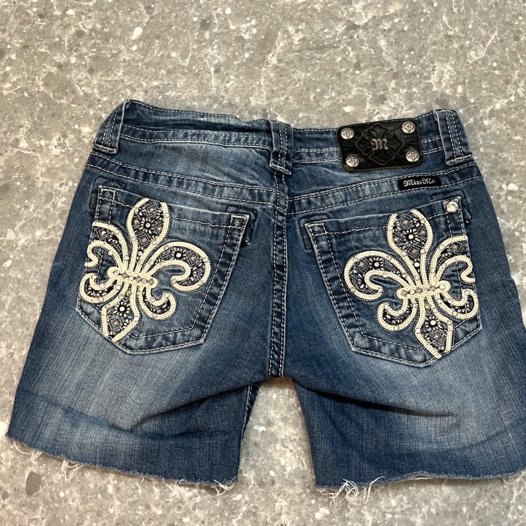 Miss Me Miss Me Cut Off Shorts Women's 27 Blue Denim Embellished Fluer De Lis Size 27" / US 4 / IT 40 - 5 Thumbnail