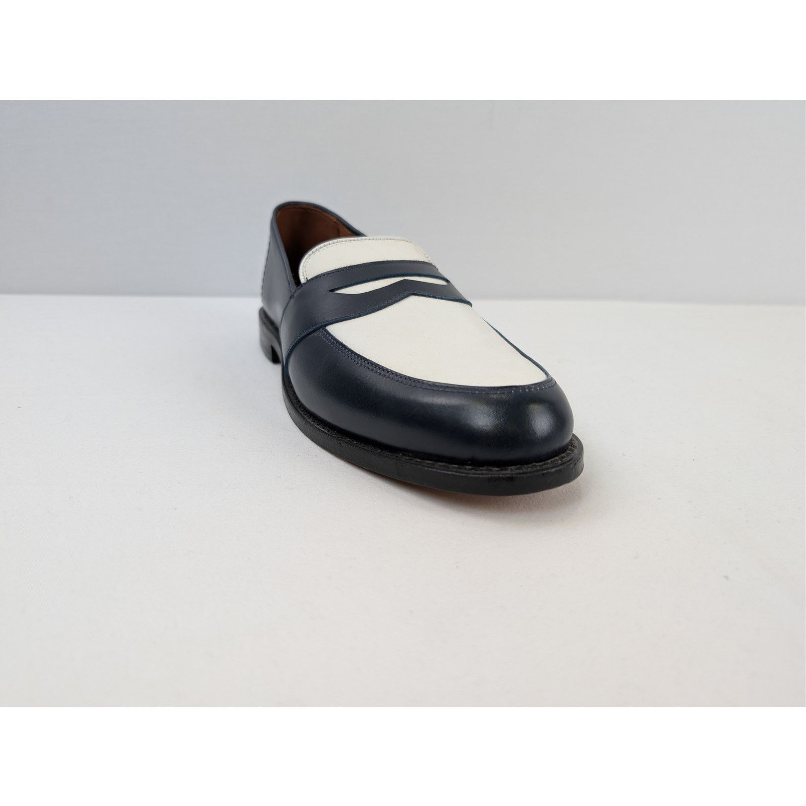 Allen Edmonds o1rshd1 CC20 calfskin leather penny loafer in navy and white Size US 10 / EU 43 - 2 Thumbnail