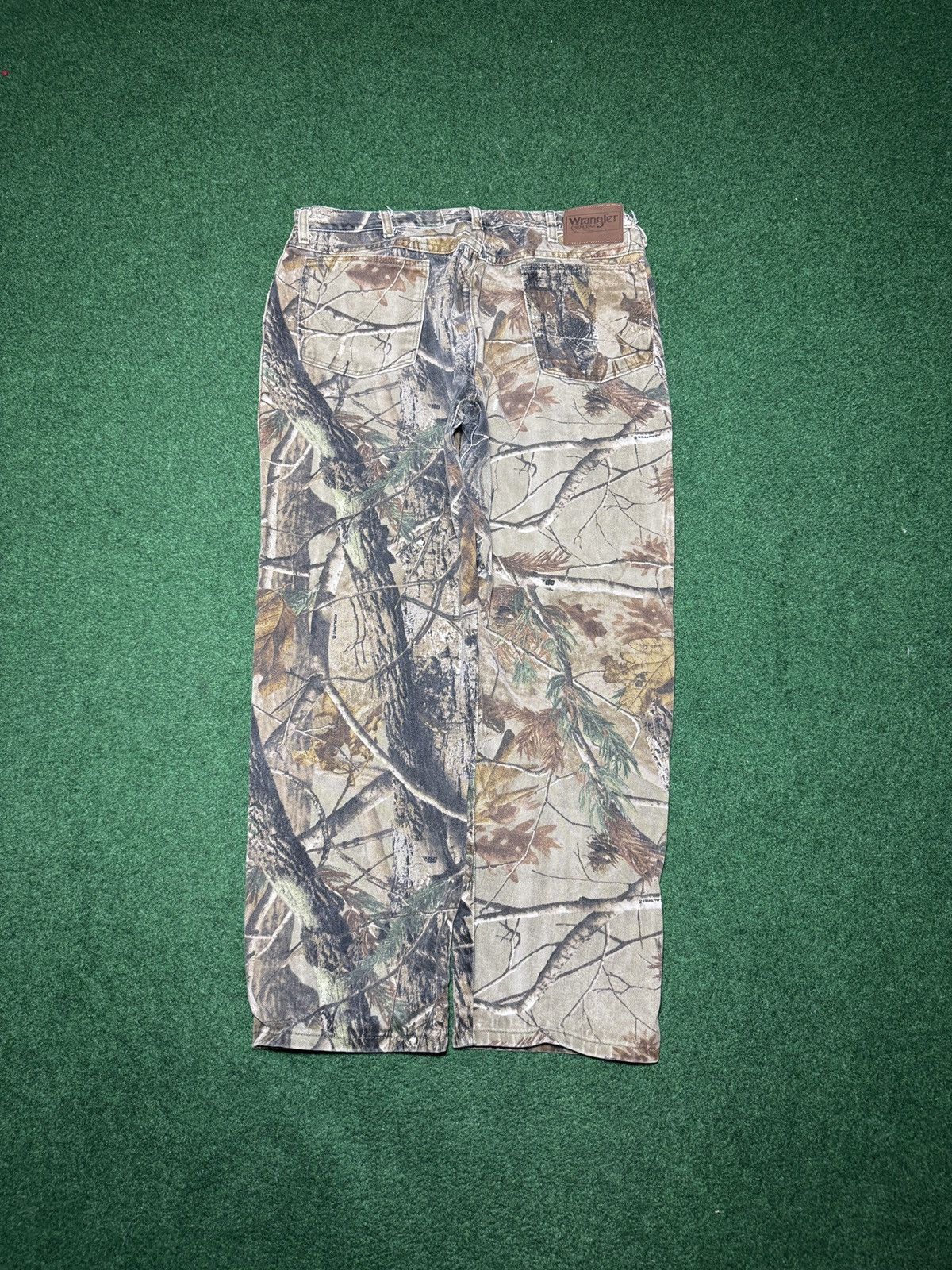 Wrangler Vtg Y2K Wrangler Realtree Baggy Skater Hip Hop Camo Pants Size US 37 - 1 Thumbnail