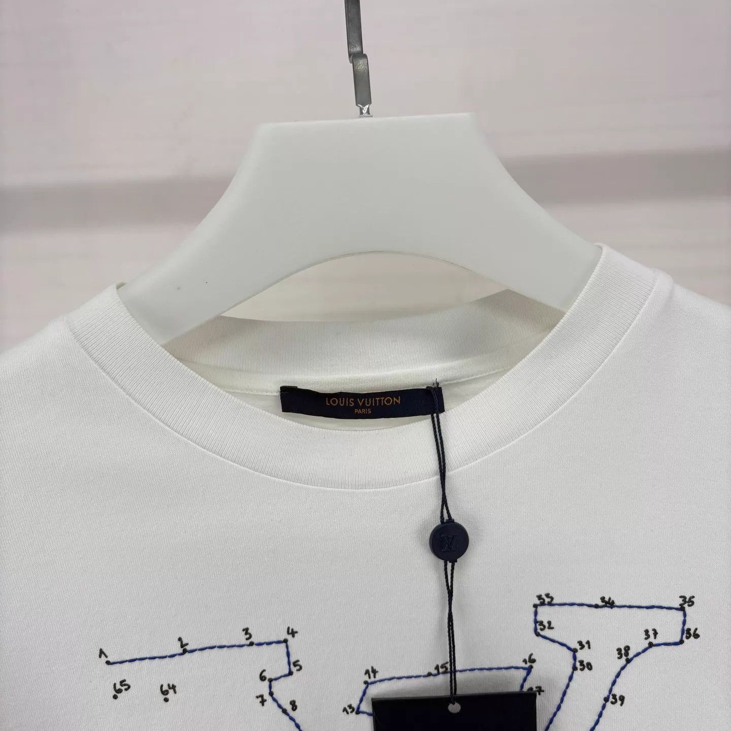 Louis Vuitton Louis Vuitton Embroidered Monogram SS Tee L Like New Size US L / EU 52-54 / 3 - 3 Thumbnail