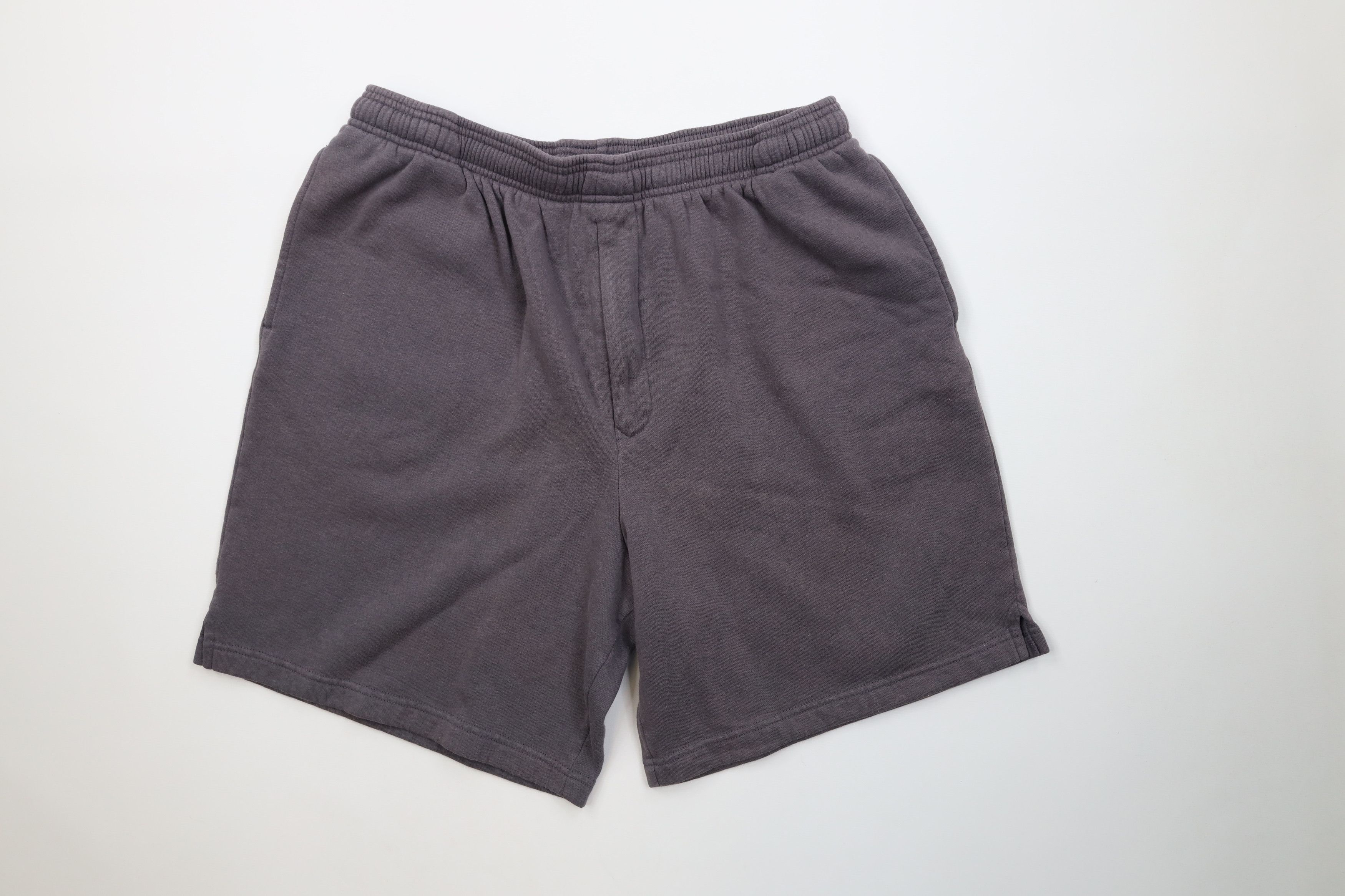 Vintage Vintage 90s Streetwear Above Knee Sweatpants Shorts Gray Size US 36 / EU 52 - 1 Thumbnail