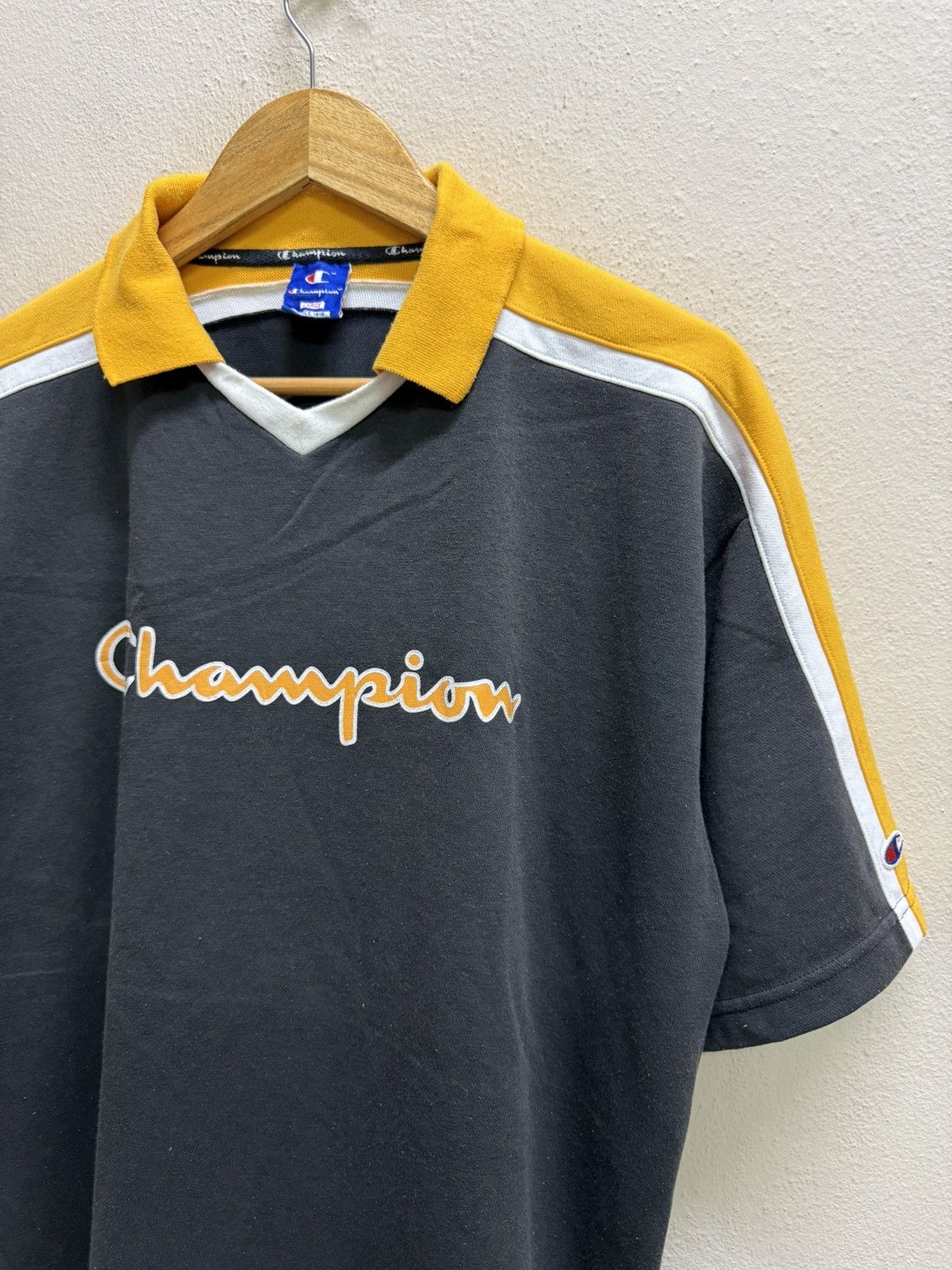 Champion Vintage Champion Spellout Logo Vneck Shortsleeve Tshirt Size US L / EU 52-54 / 3 - 17 Thumbnail