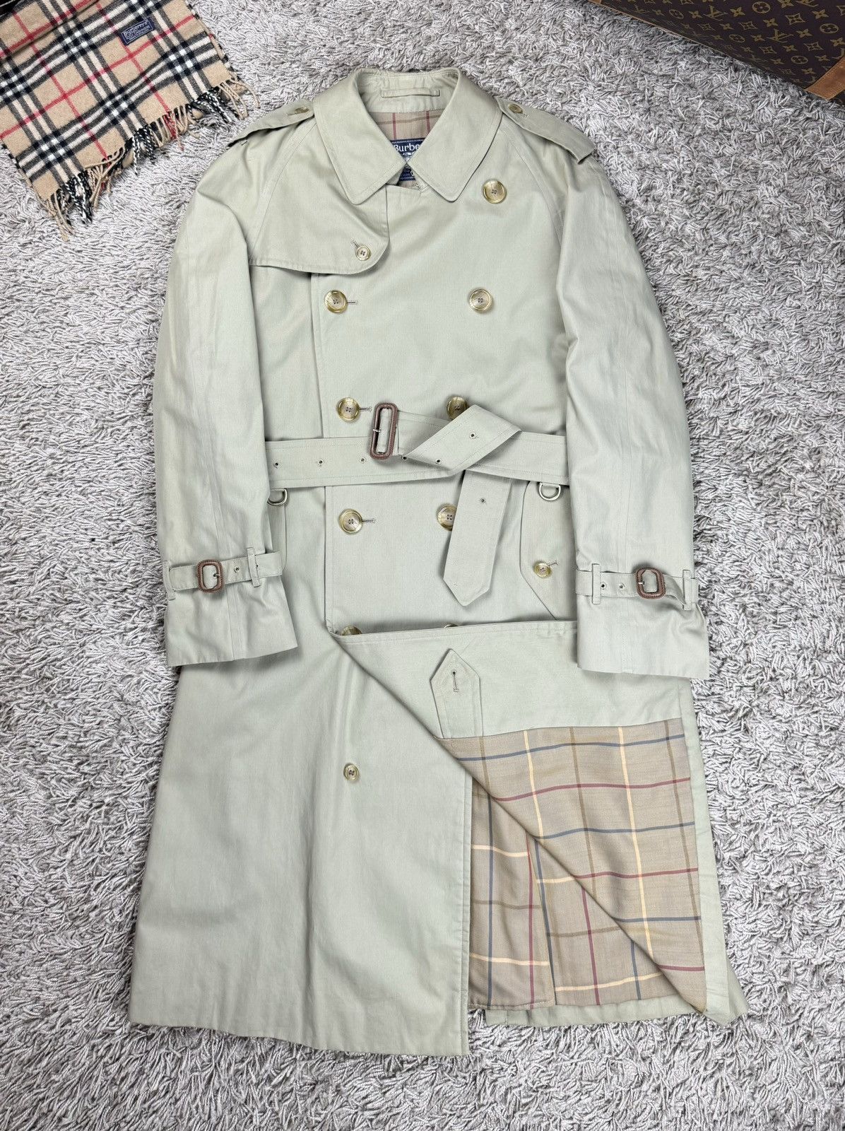 Vintage trench coat Burberry original luxury streetwear item